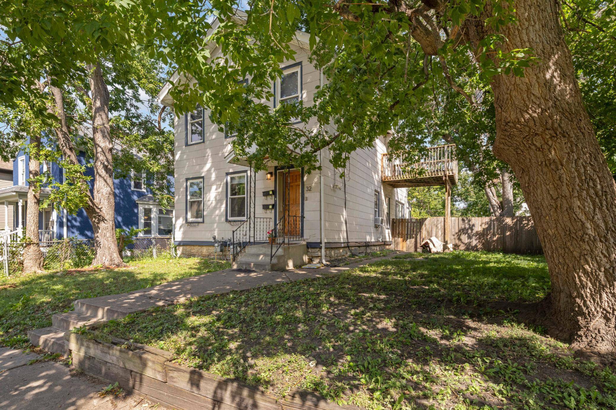 Saint Paul, MN 55102,32 Douglas ST