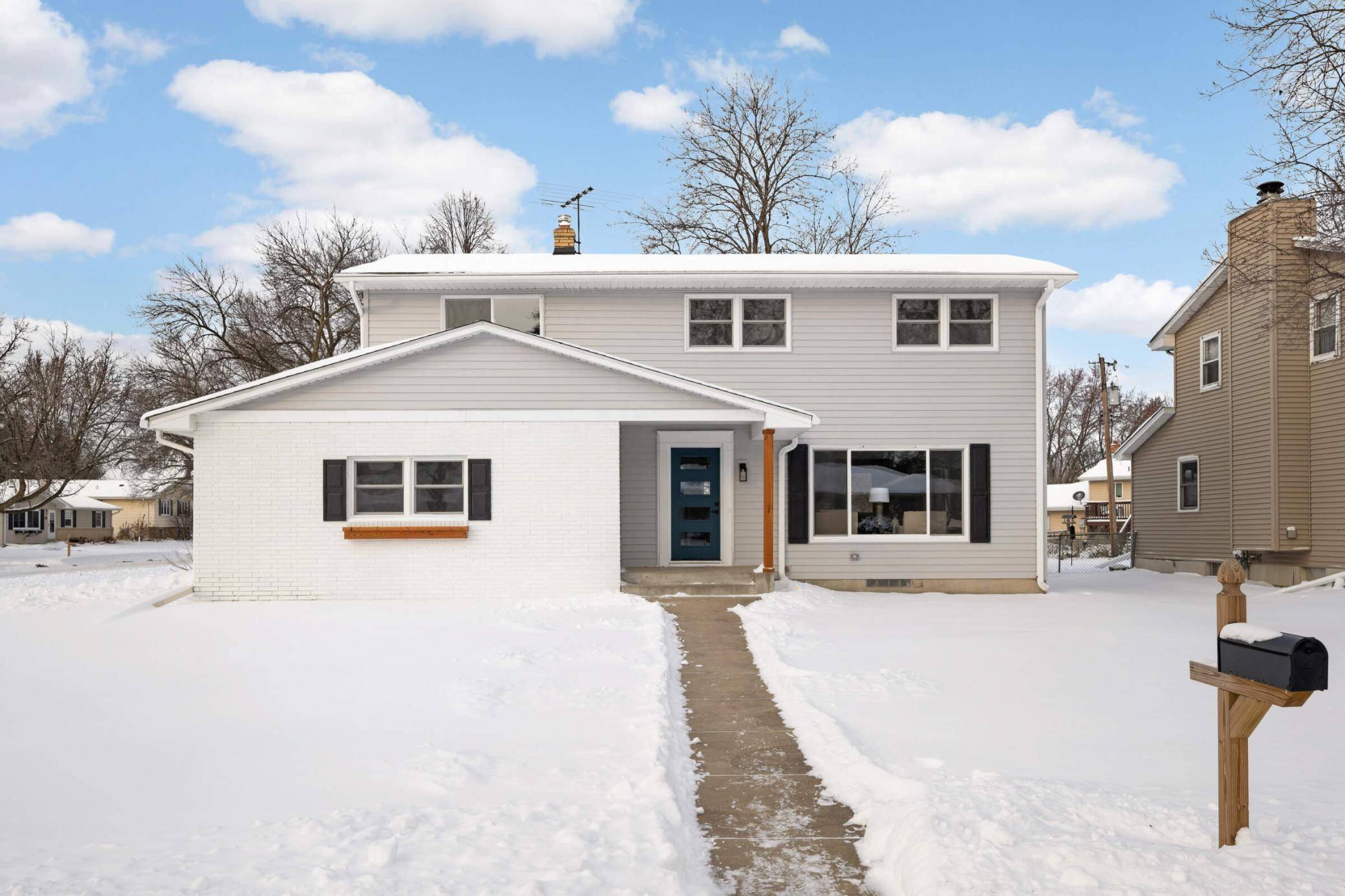 West Saint Paul, MN 55118,9 Langer CIR