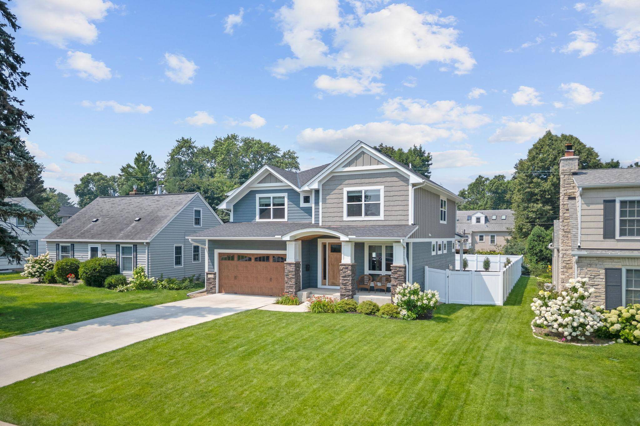 Edina, MN 55410,5536 York AVE S