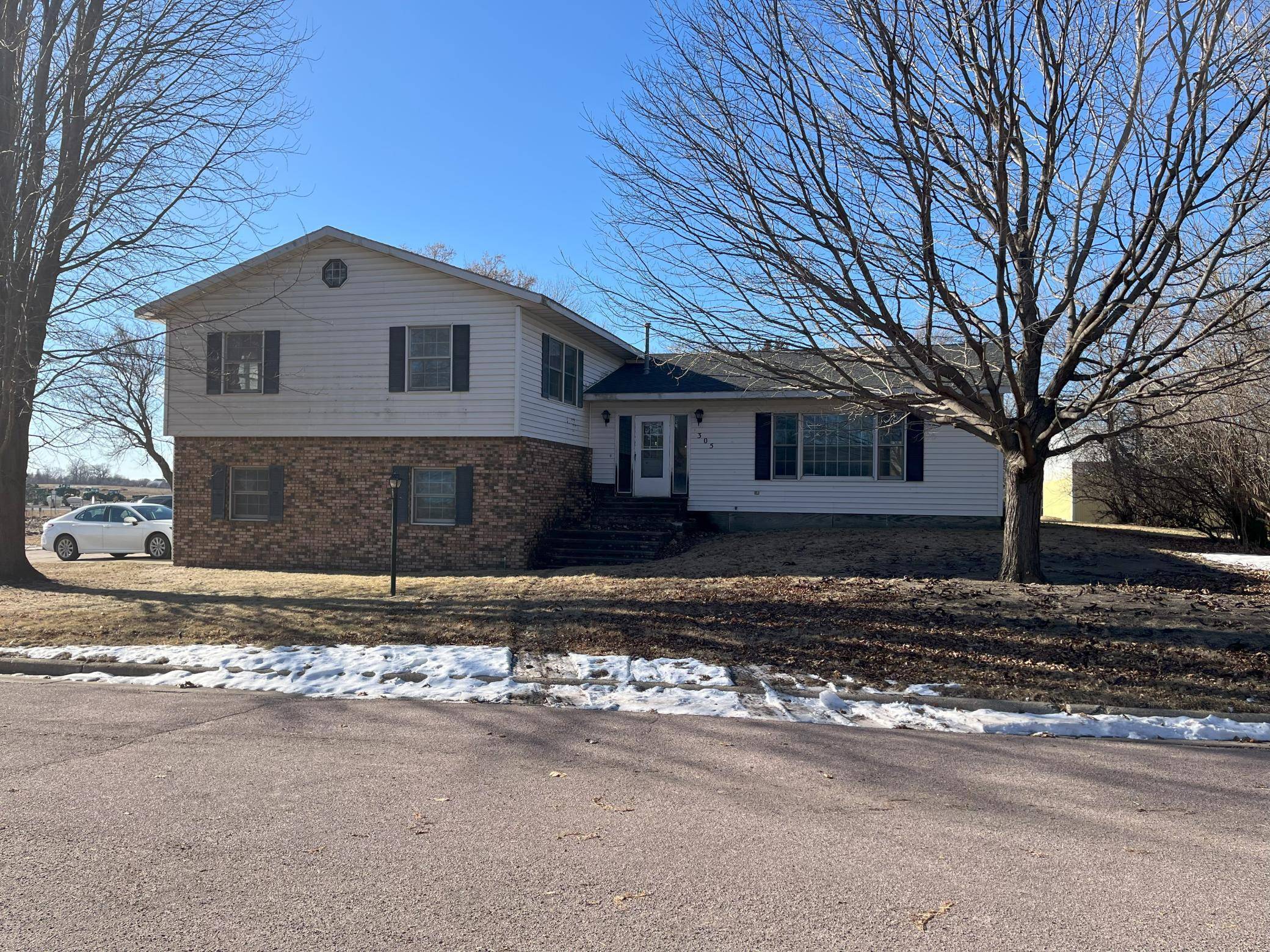 Truman, MN 56088,305 S 6th AVE E