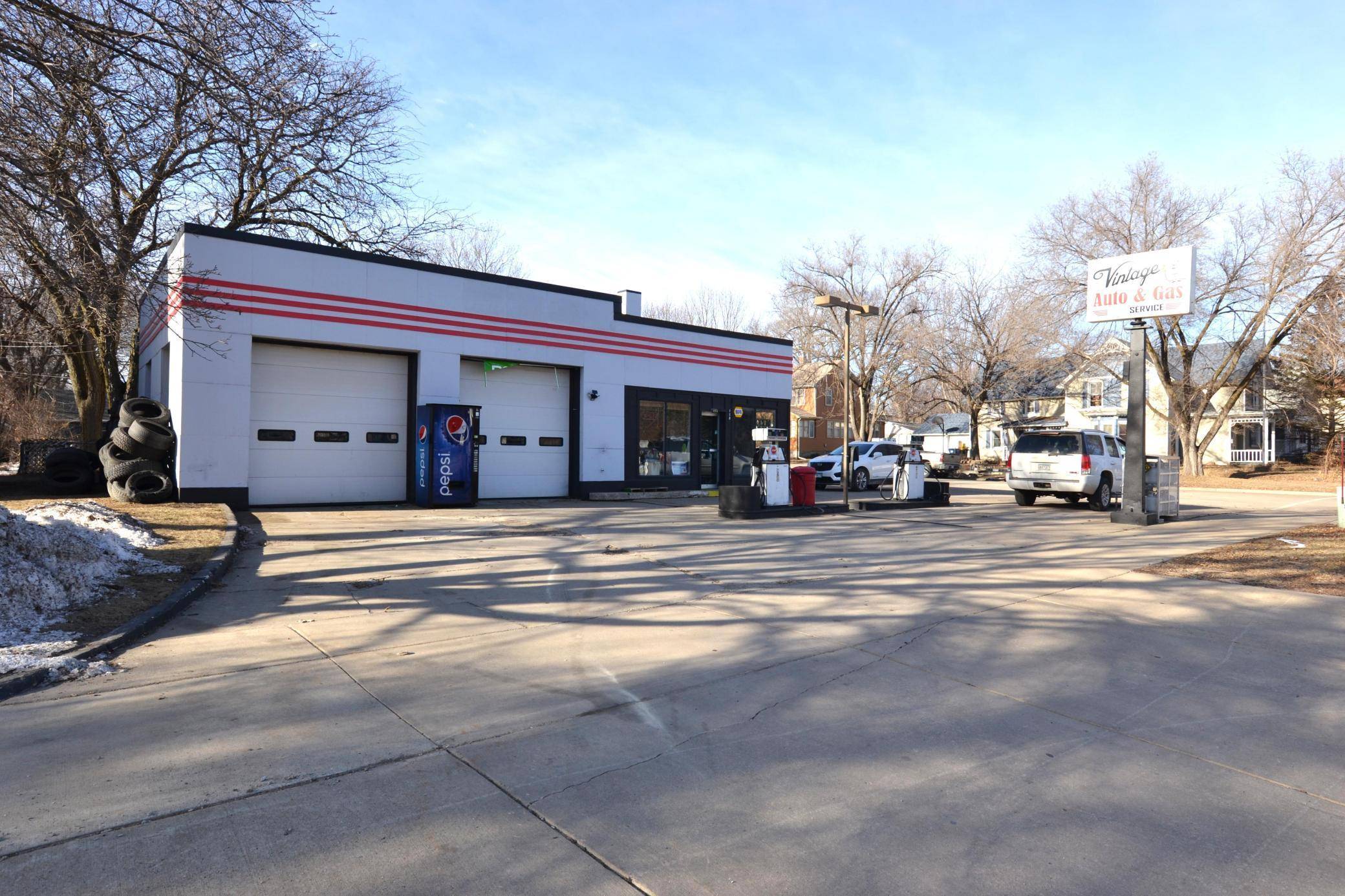 Faribault, MN 55021,728 Central AVE N