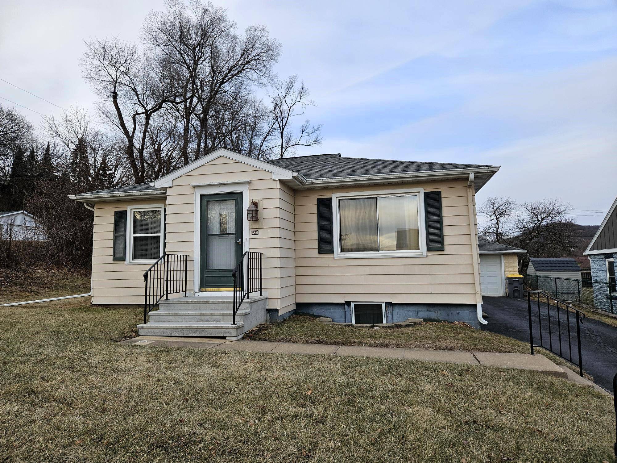 La Crescent, MN 55947,632 S 2nd ST