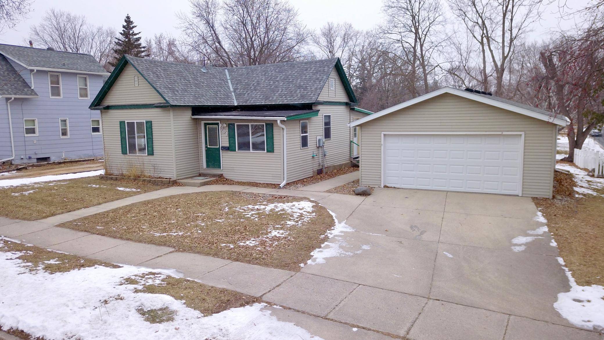 Hutchinson, MN 55350,701 4th AVE SW