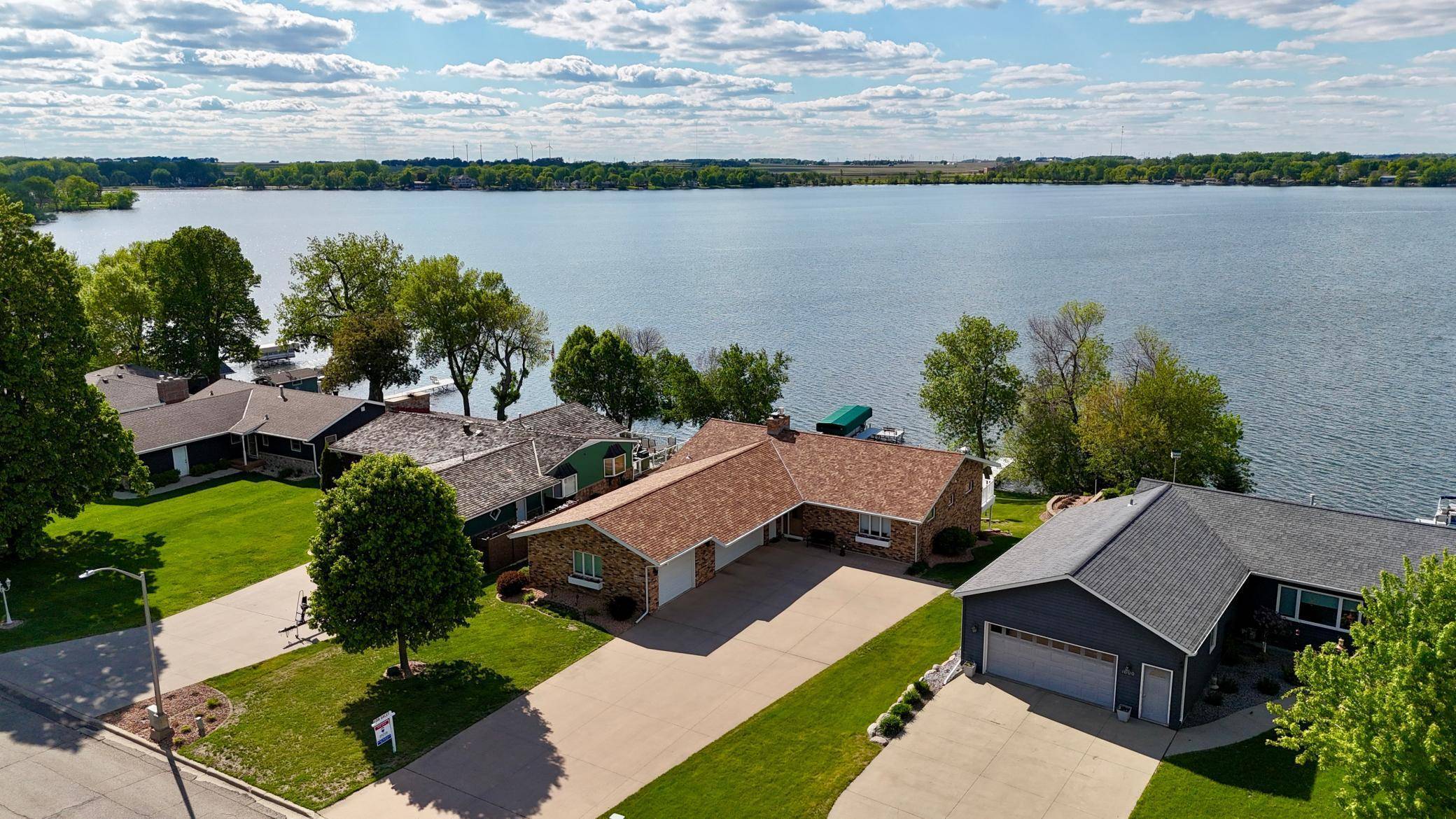 Worthington, MN 56187,1606 S Shore DR