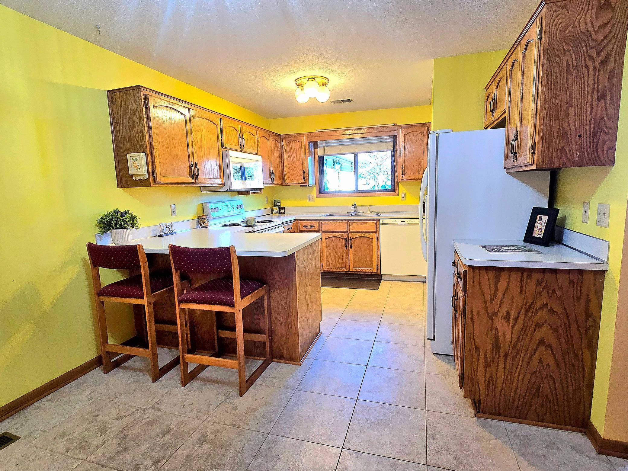 Vadnais Heights, MN 55127,4295 Centerville RD