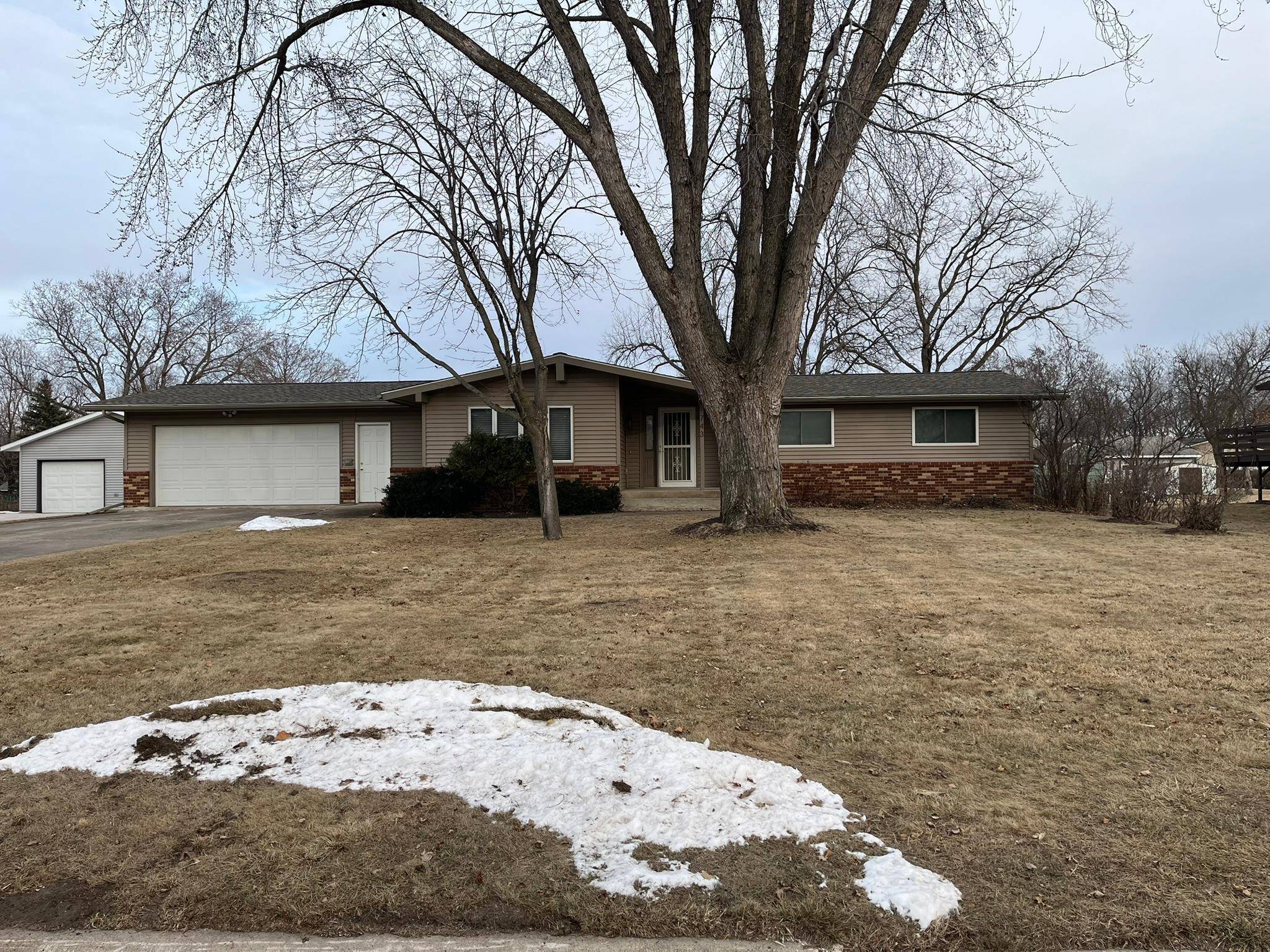 Fairmont, MN 56031,743 Summit DR
