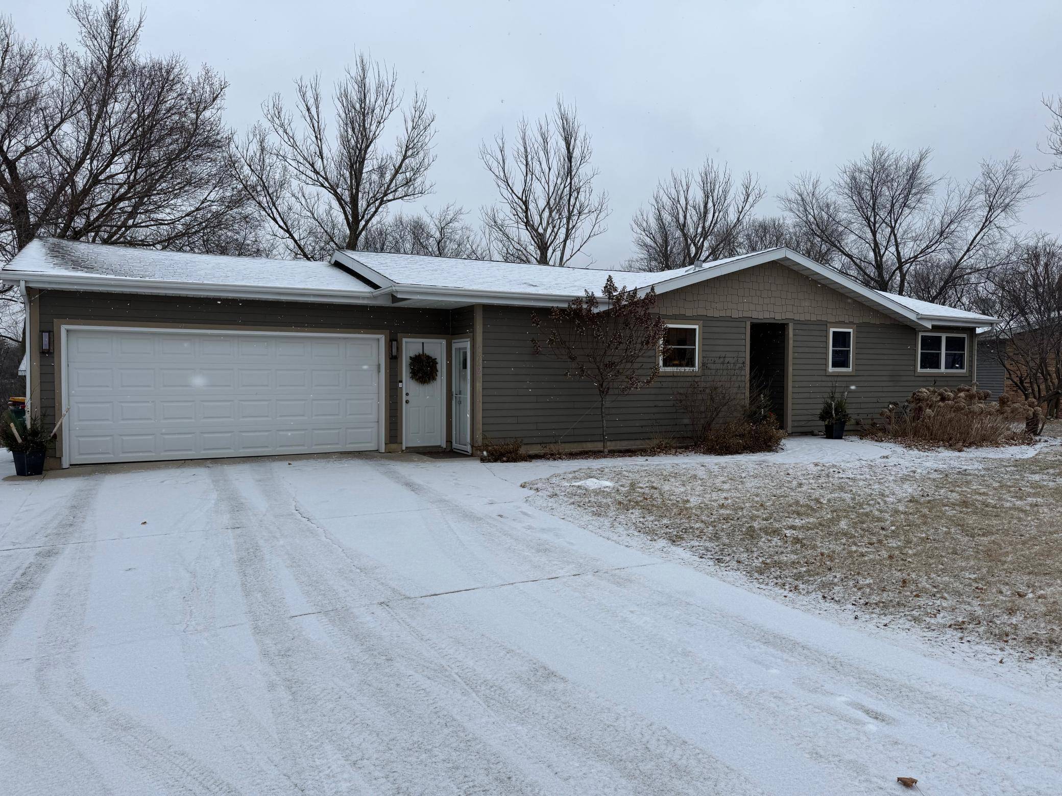 Albert Lea, MN 56007,1522 Elm ST