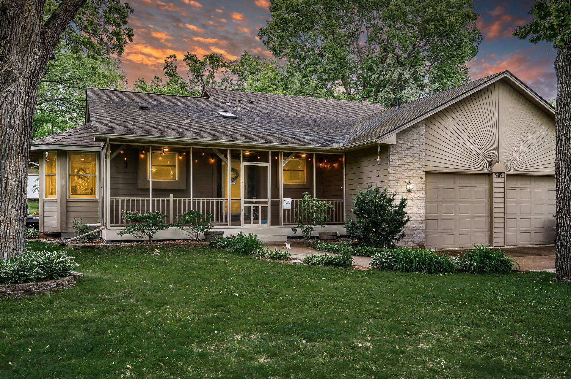 Anoka, MN 55303,909 Fremont ST