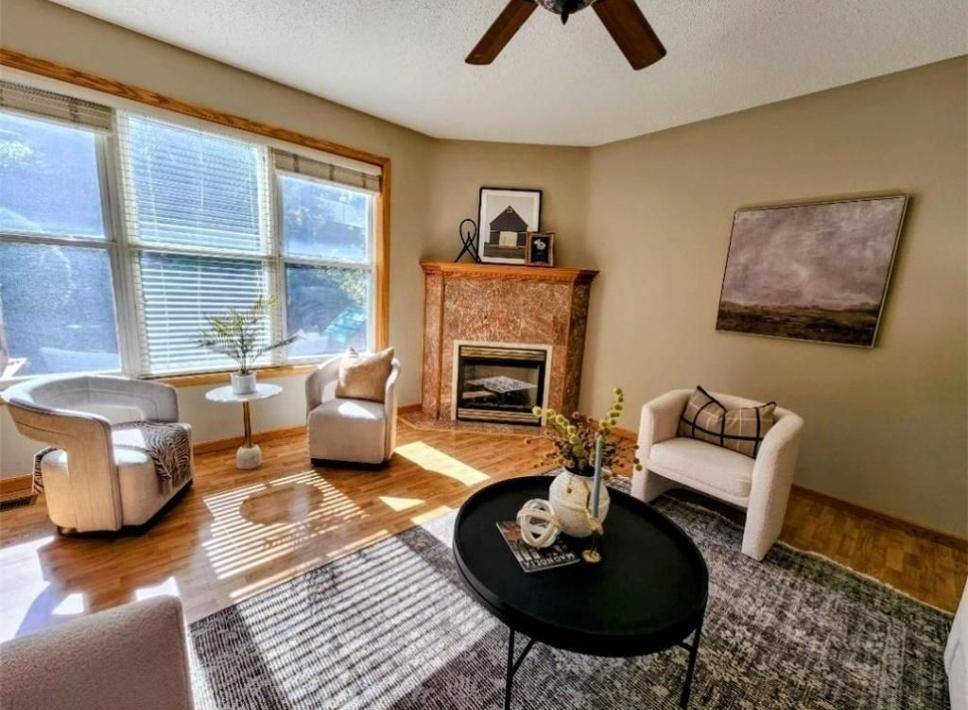 Eagan, MN 55121,512 Chapel CT