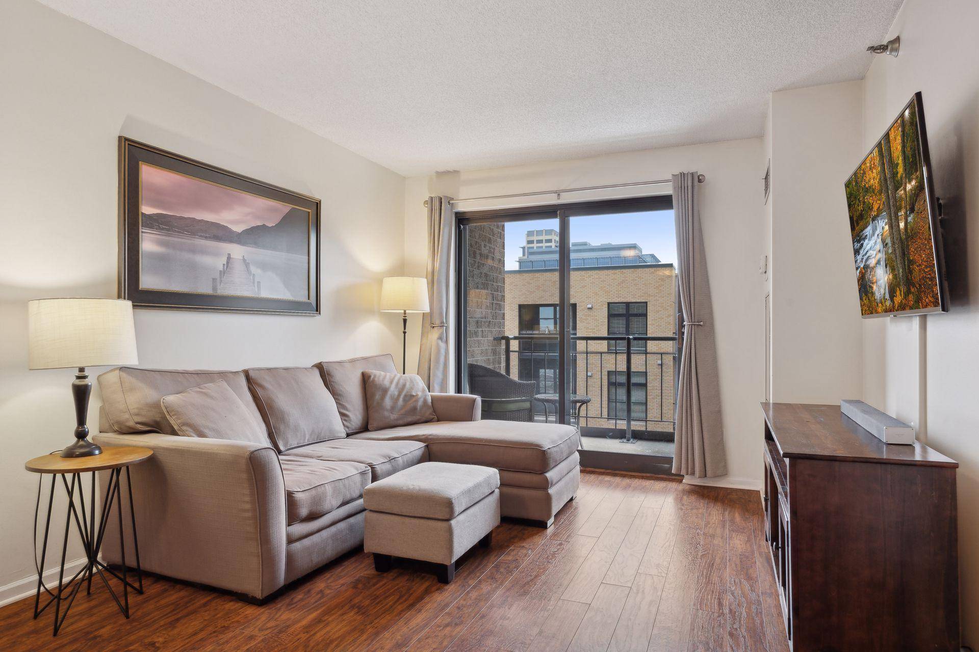Minneapolis, MN 55401,401 S 1st ST #403
