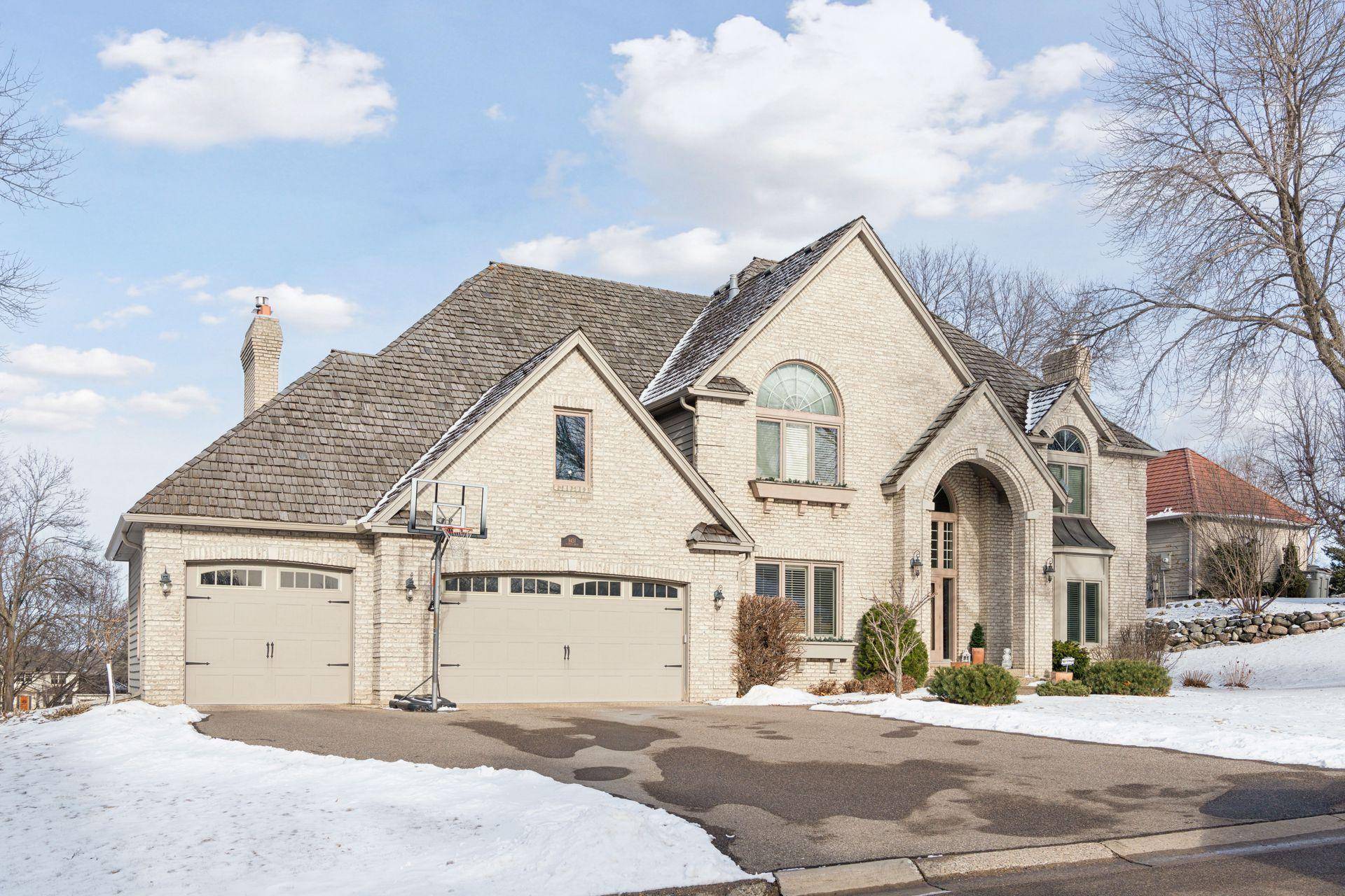 Eden Prairie, MN 55347,9451 Olympia DR