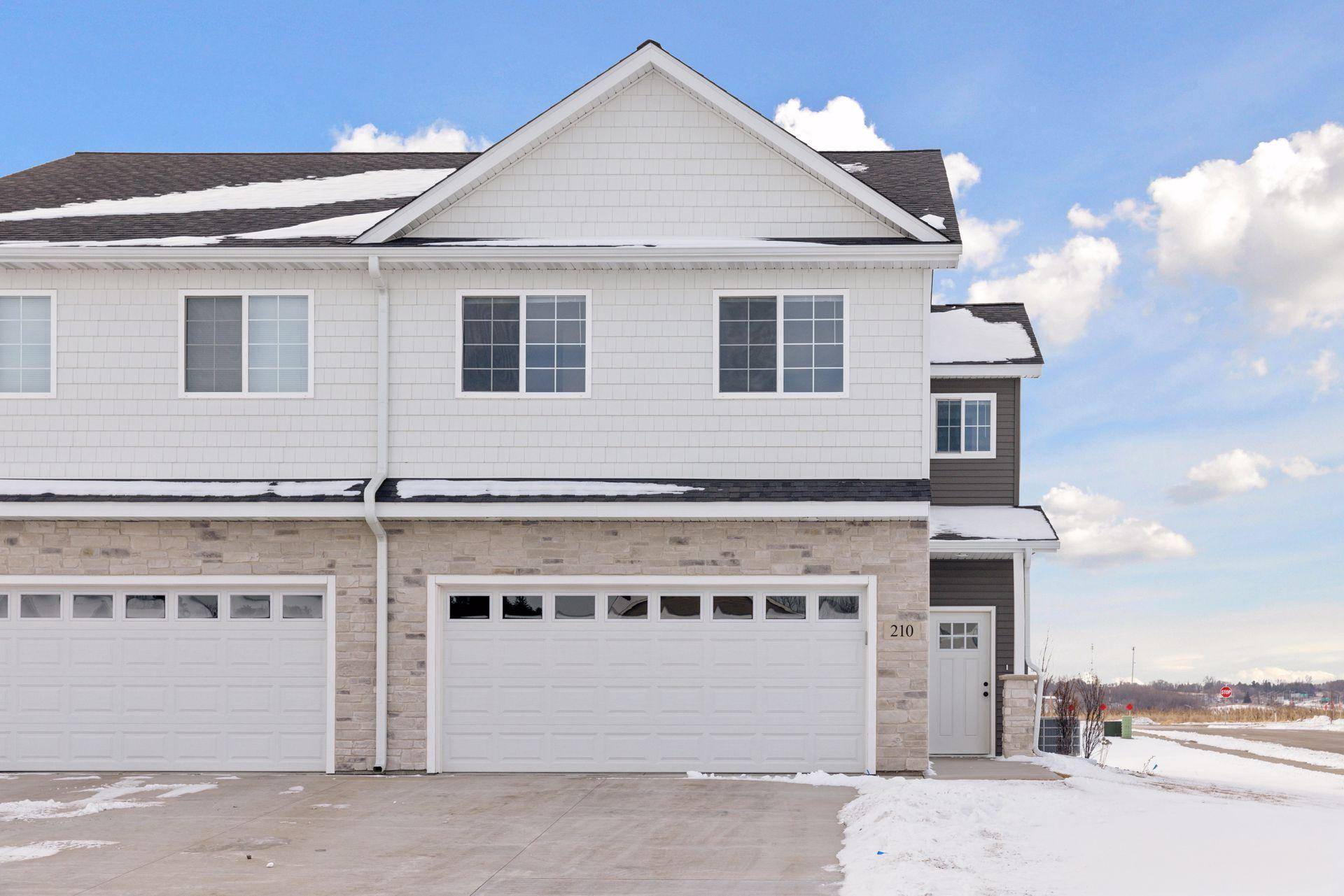Roberts, WI 54023,642 Franklin ST
