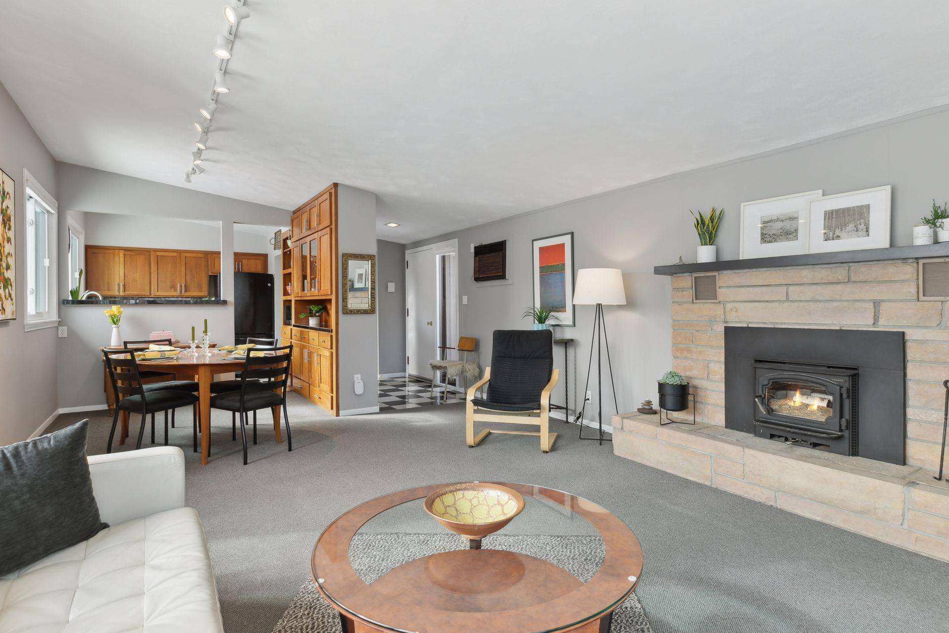 Roseville, MN 55113,975 Woodhill DR