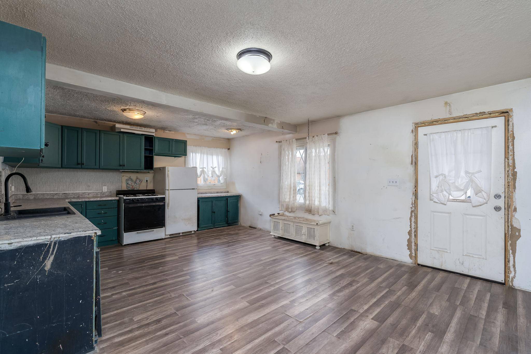 Kenyon, MN 55946,103 Bullis ST