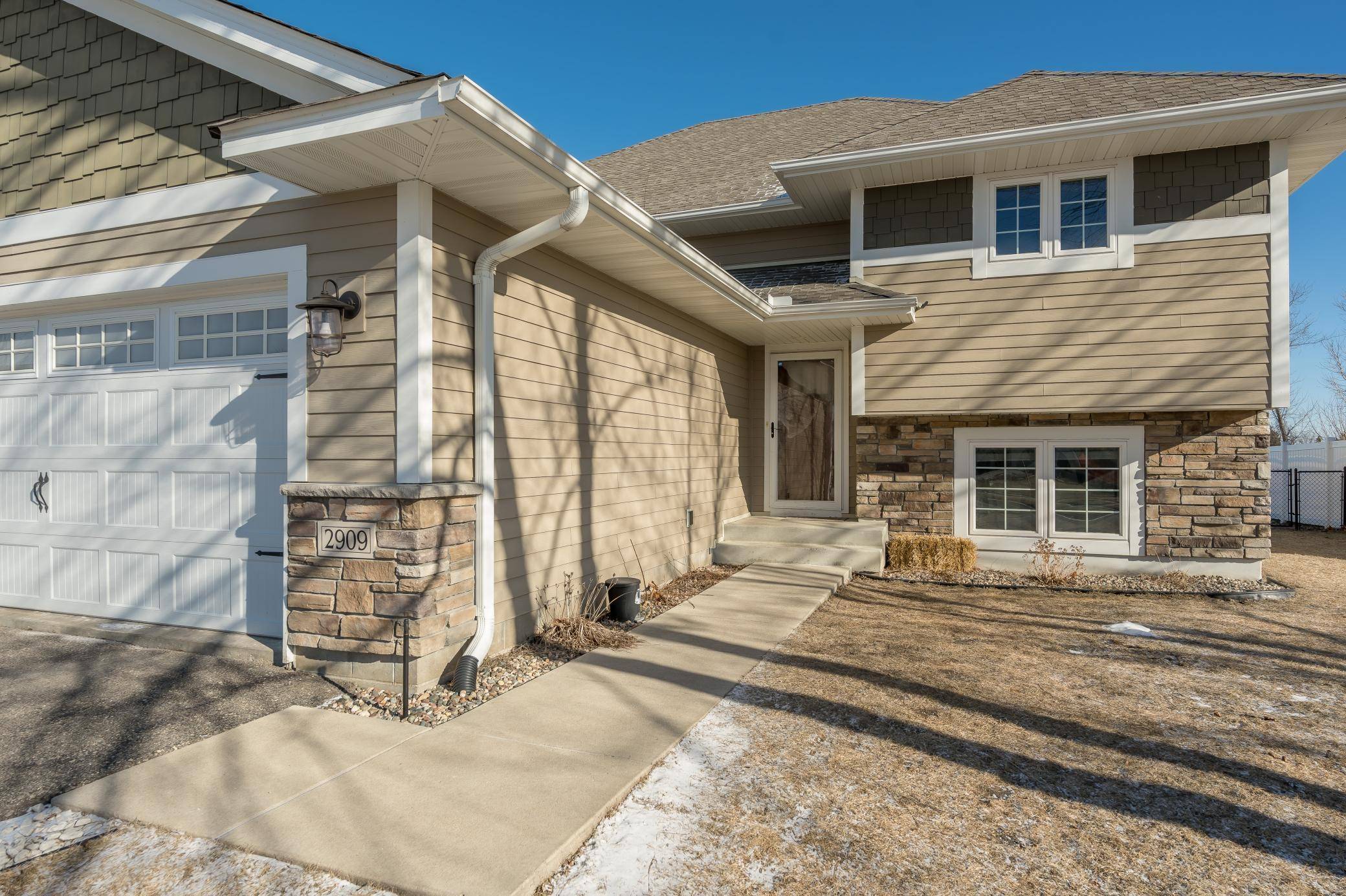 Faribault, MN 55021,2909 Hanson CT