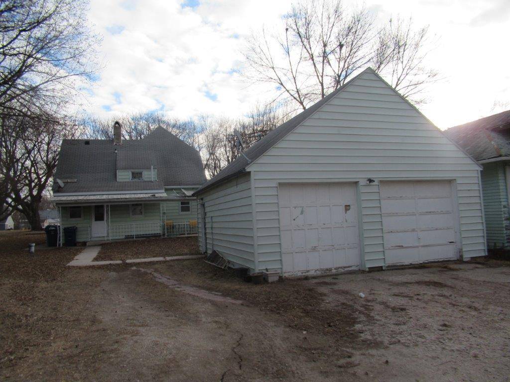Hills, MN 56138,404 S Main AVE