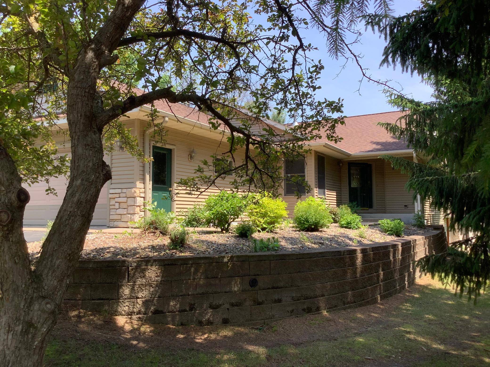 River Falls, WI 54022,1382 Riverside DR #1382