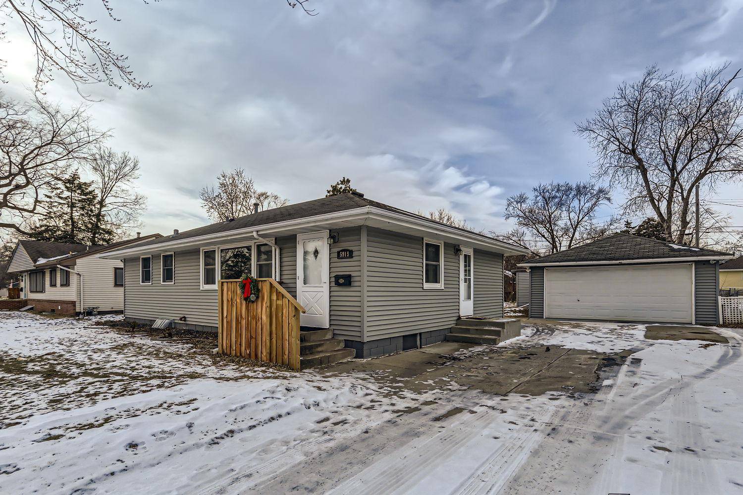 Brooklyn Center, MN 55429,5919 Halifax PL