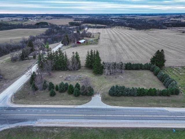 Mabel, MN 55954,11040 Dove RD
