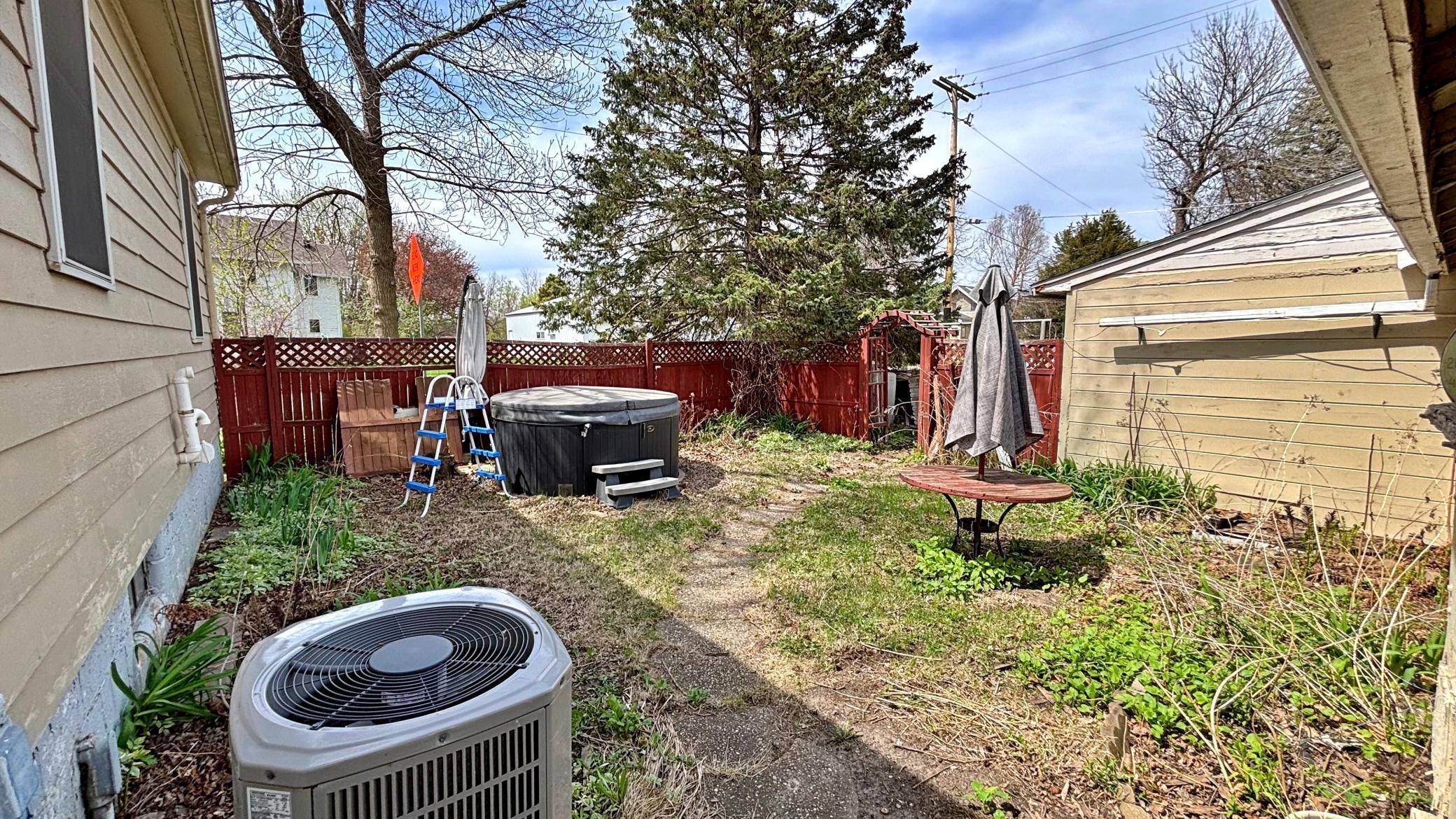 Lake Crystal, MN 56055,431 W Humphrey ST