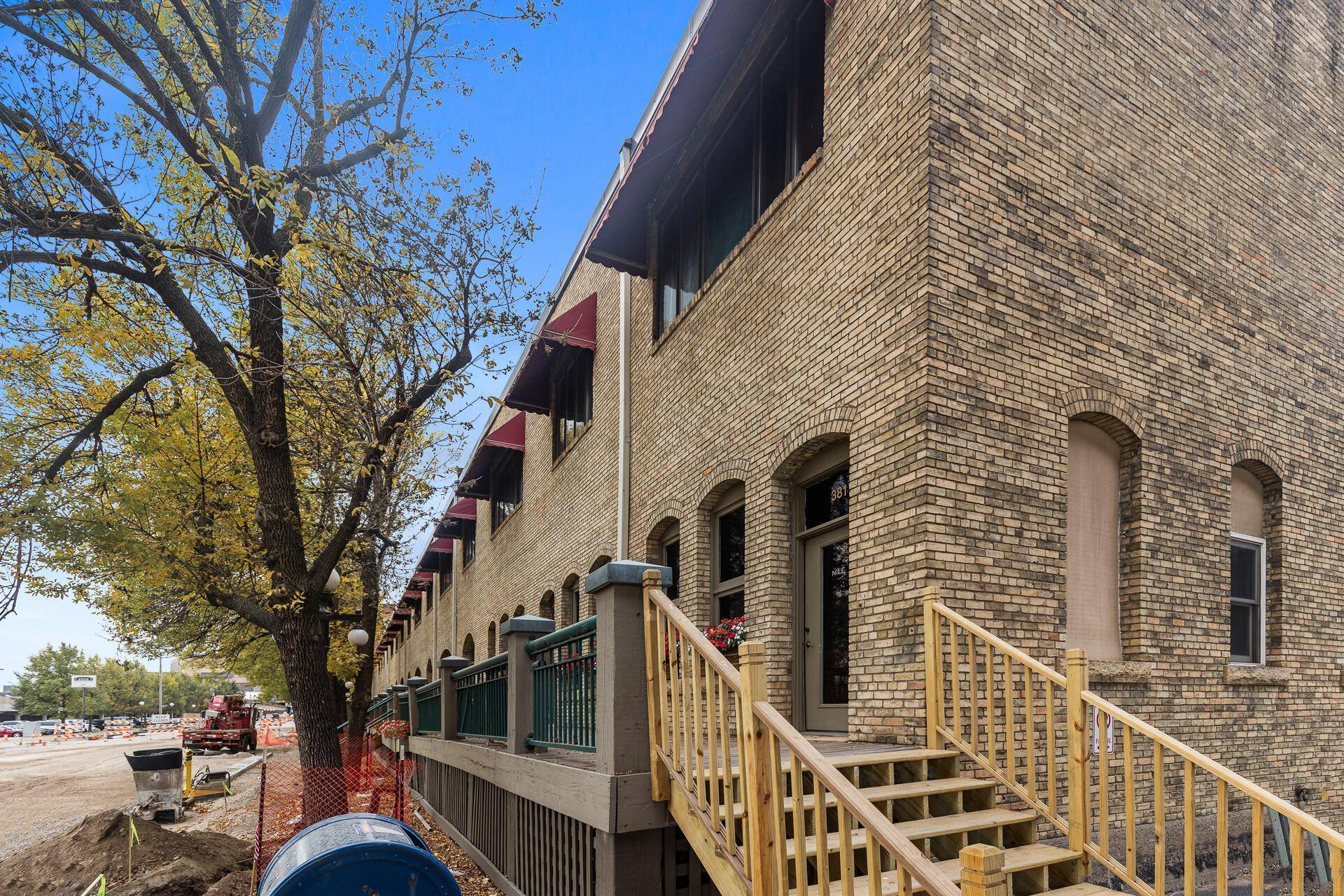 Saint Paul, MN 55101,353 Kellogg BLVD E #6