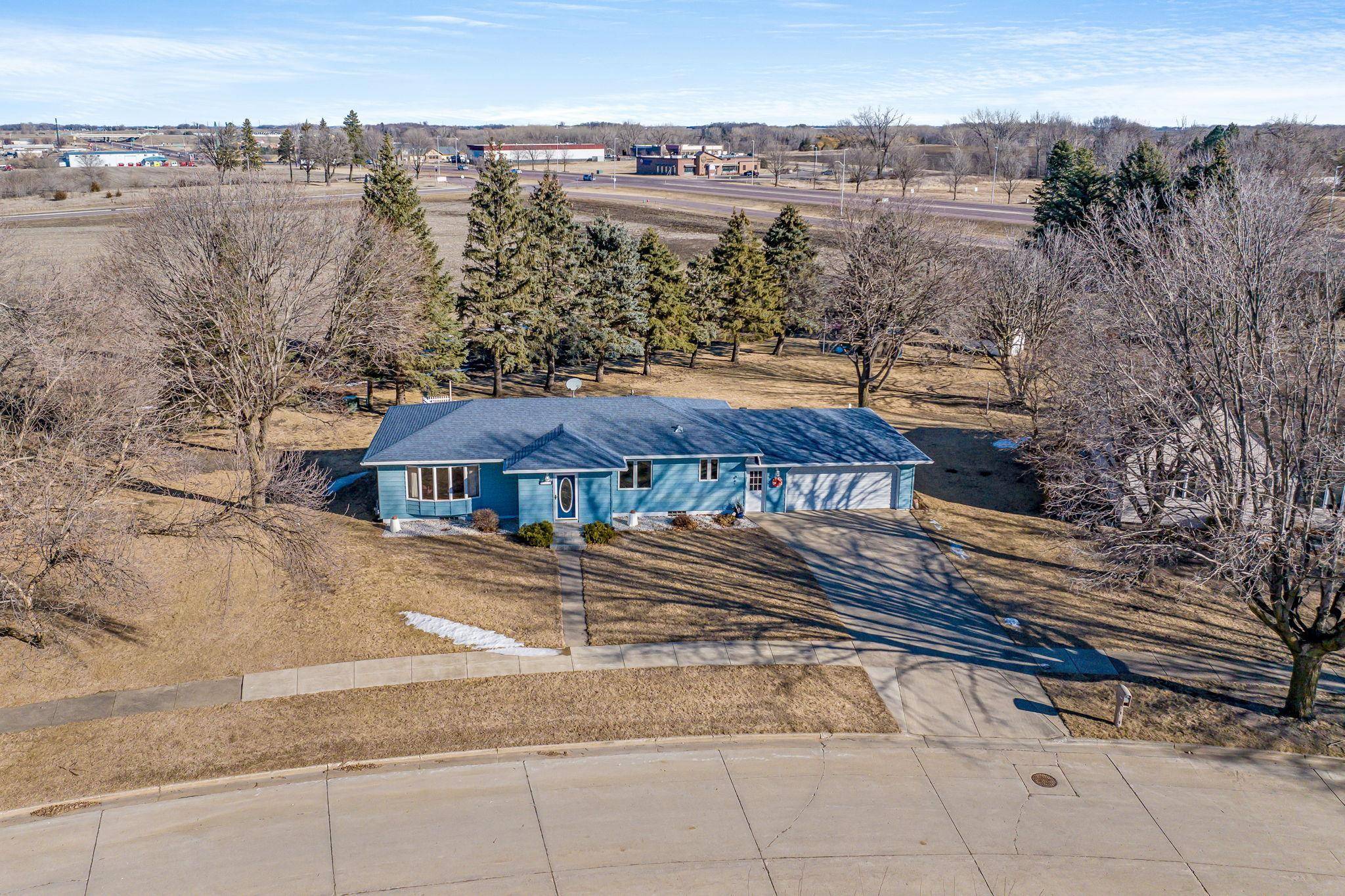 Fairmont, MN 56031,1038 Sioux AVE