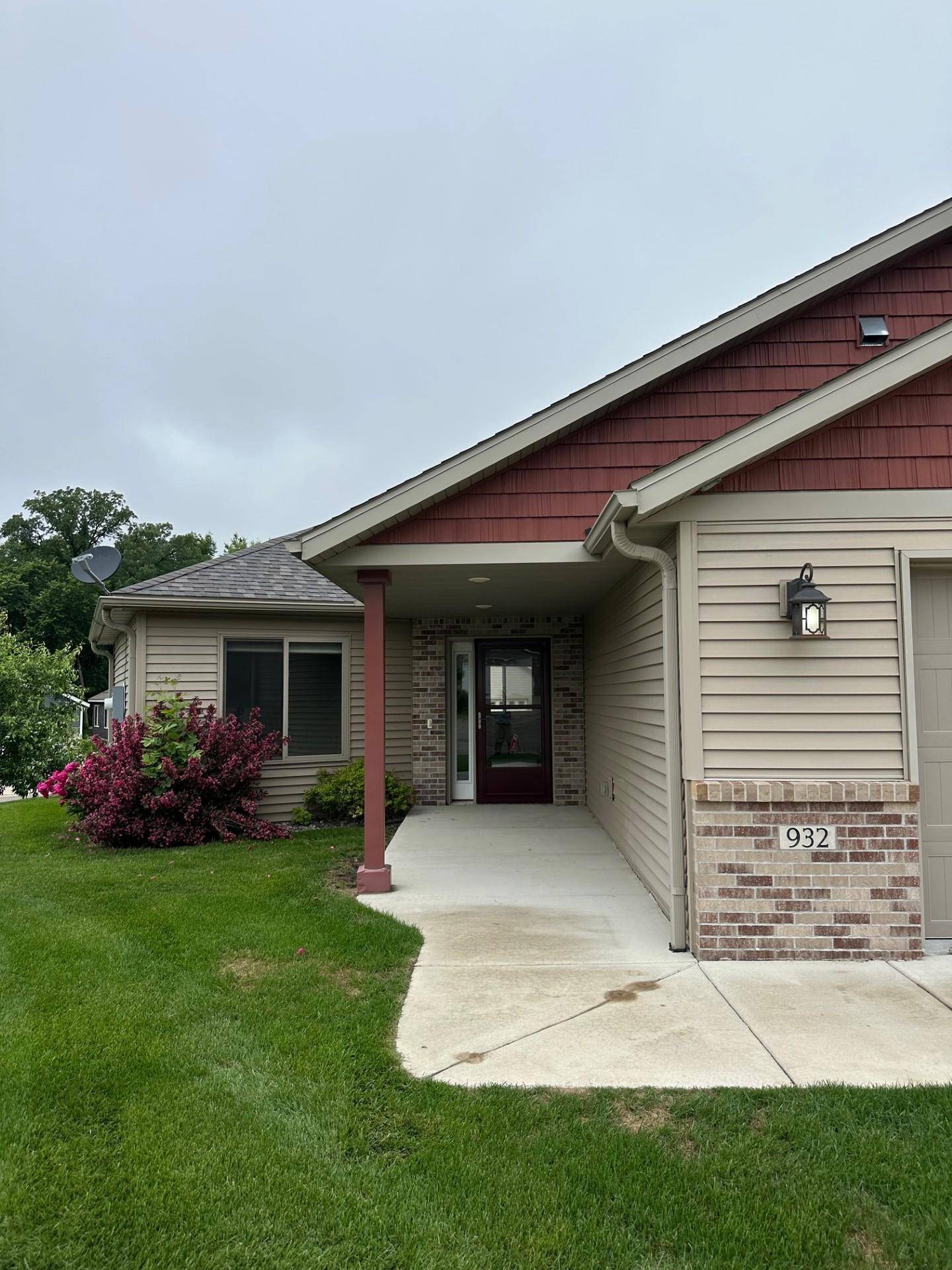 Sartell, MN 56377,932 Oak Pond CT