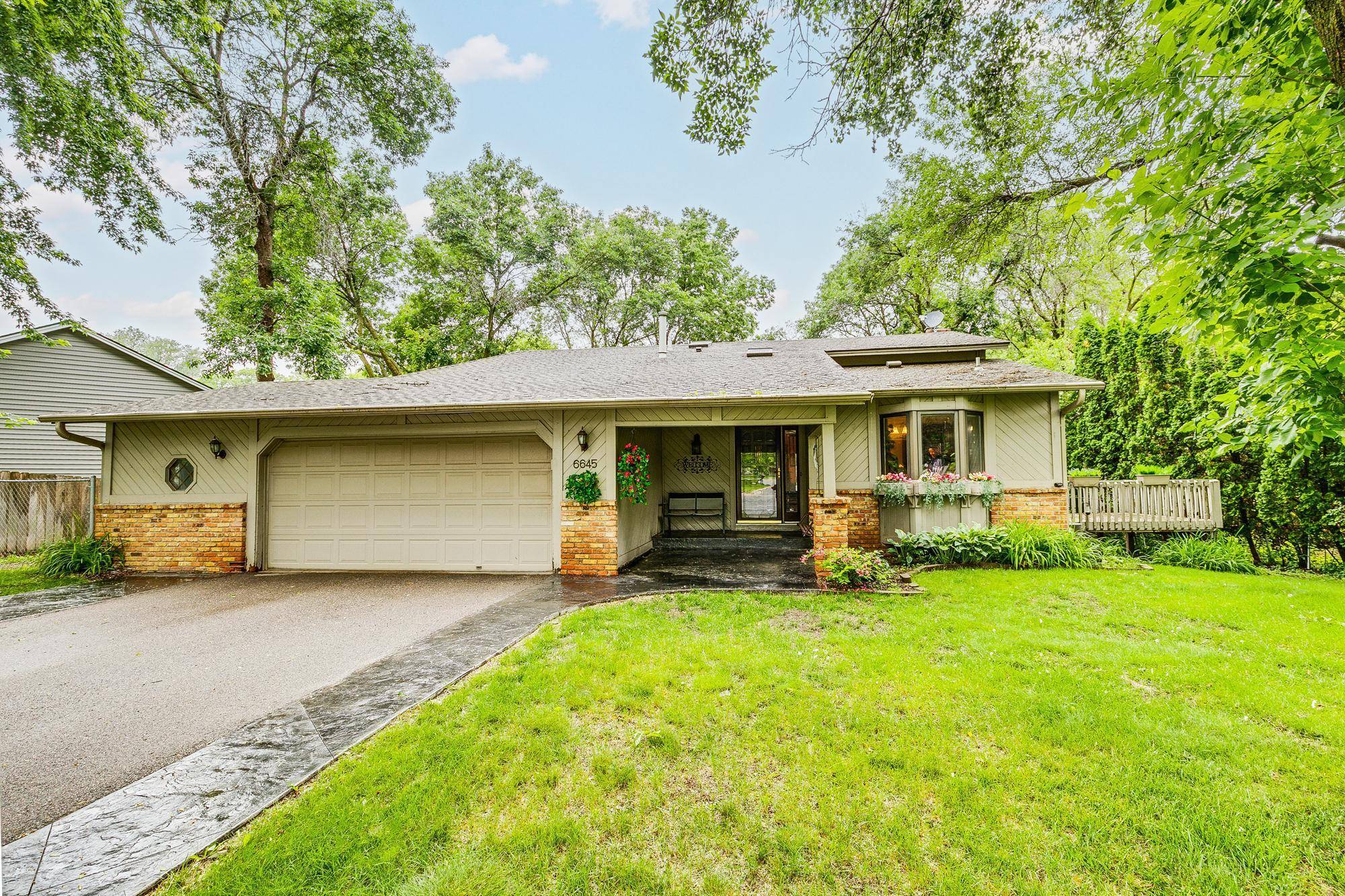Maple Grove, MN 55369,6645 Lancaster LN N