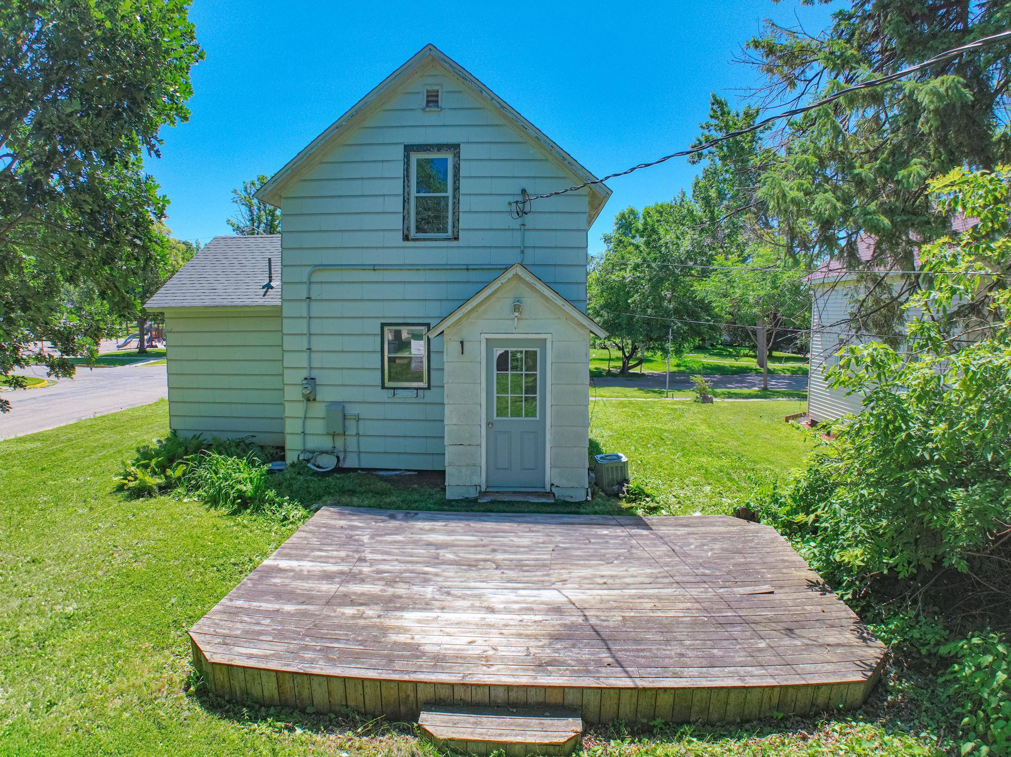 Morris, MN 56267,111 E 8th ST