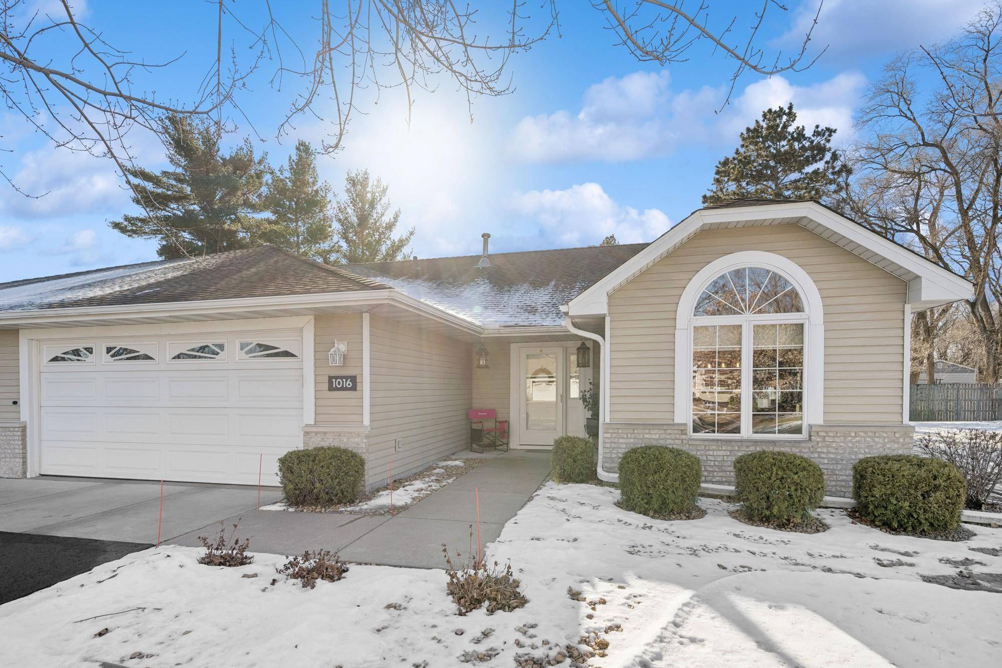 Vadnais Heights, MN 55127,1016 Horizon ST