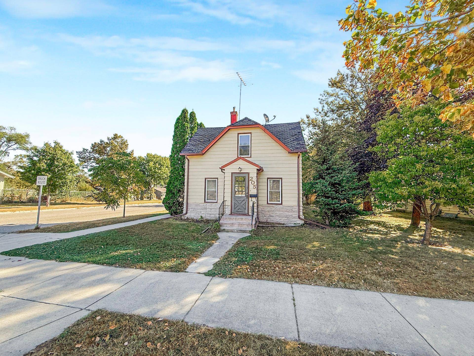 Hutchinson, MN 55350,205 Adams ST