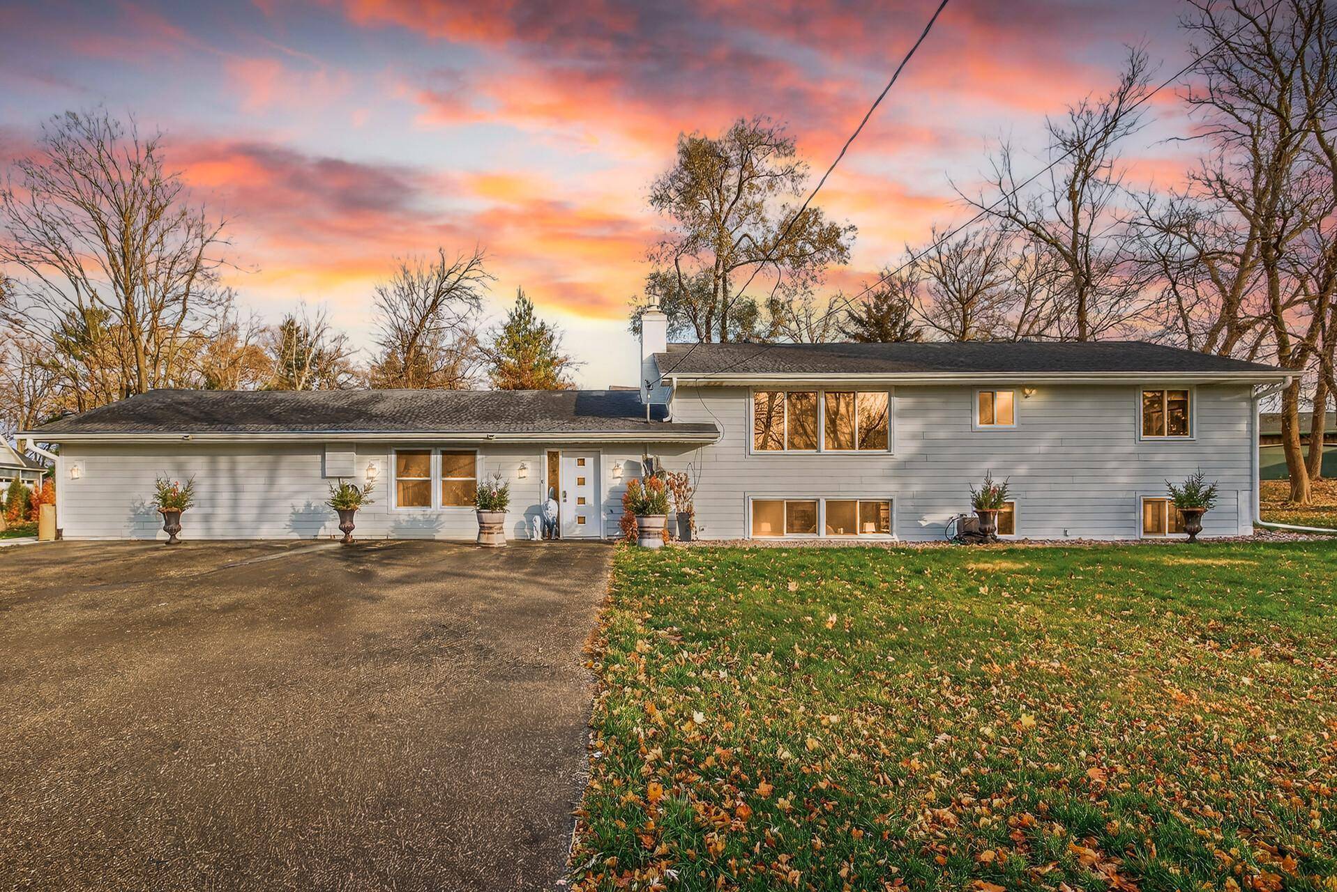 Wayzata, MN 55391,201 Townes LN