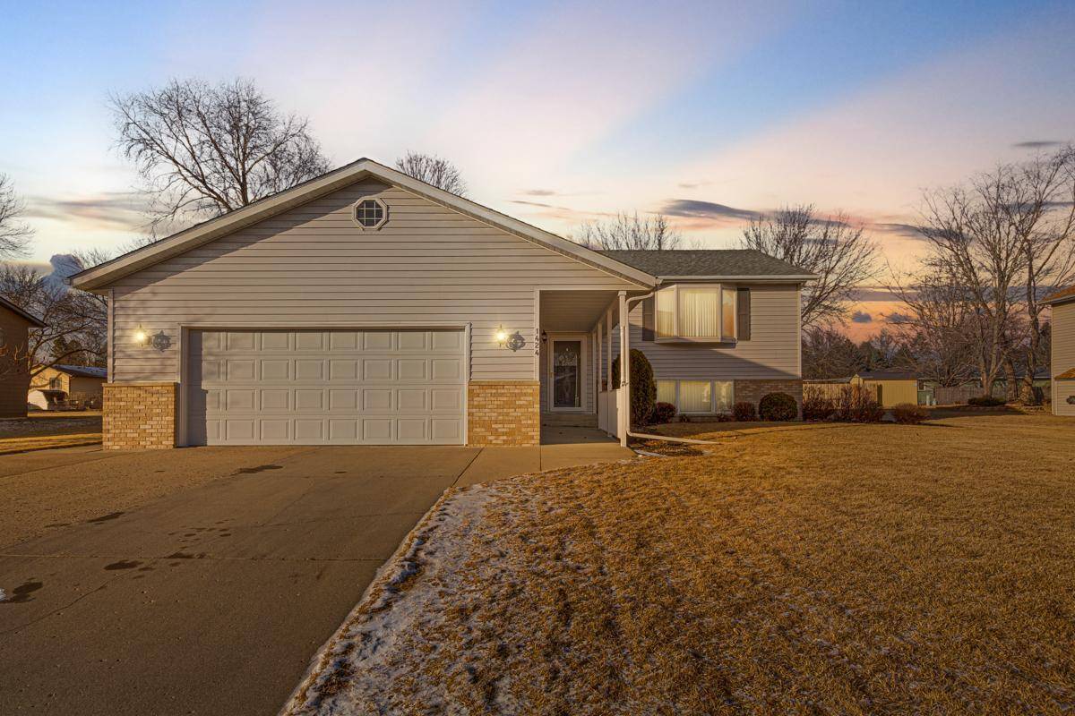 Faribault, MN 55021,1424 Trailwood LN SW