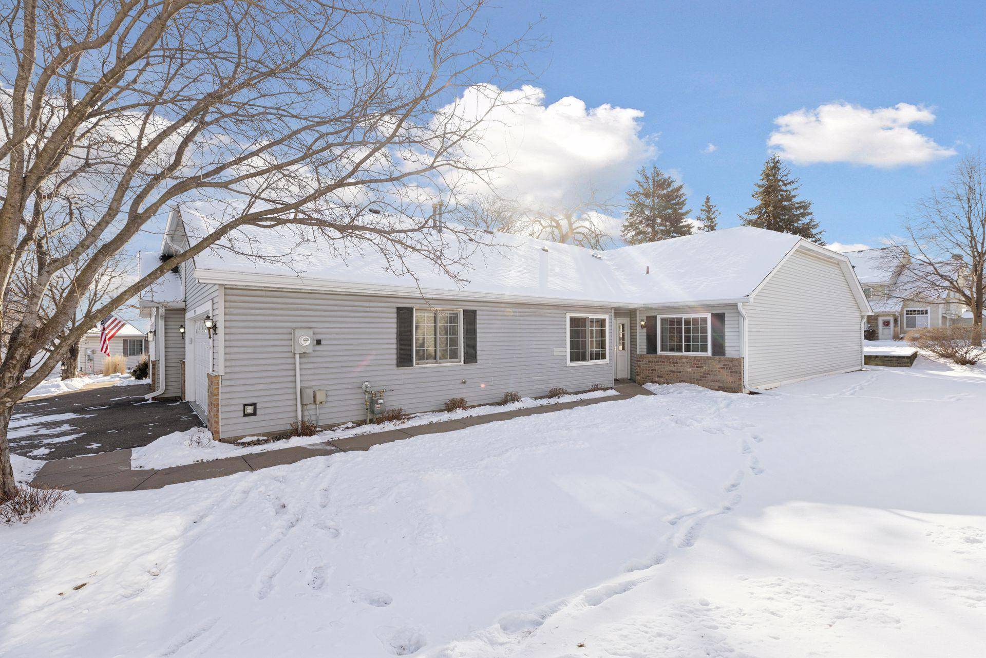 Woodbury, MN 55125,8939 Thomas LN