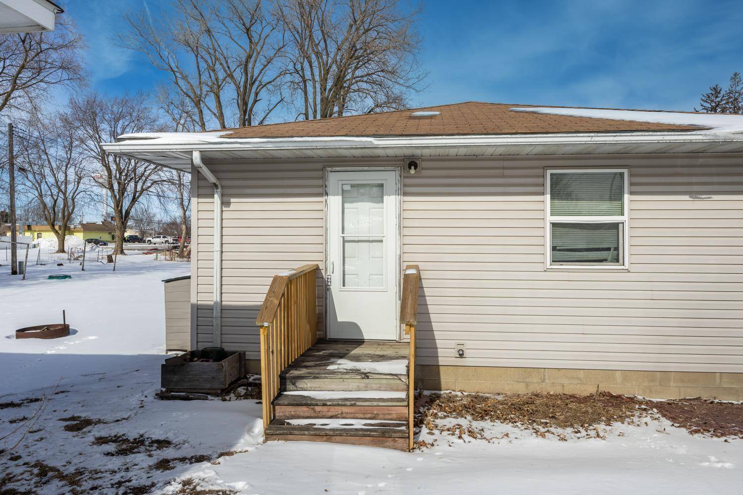 Dodge Center, MN 55927,401/403 4th AVE NW