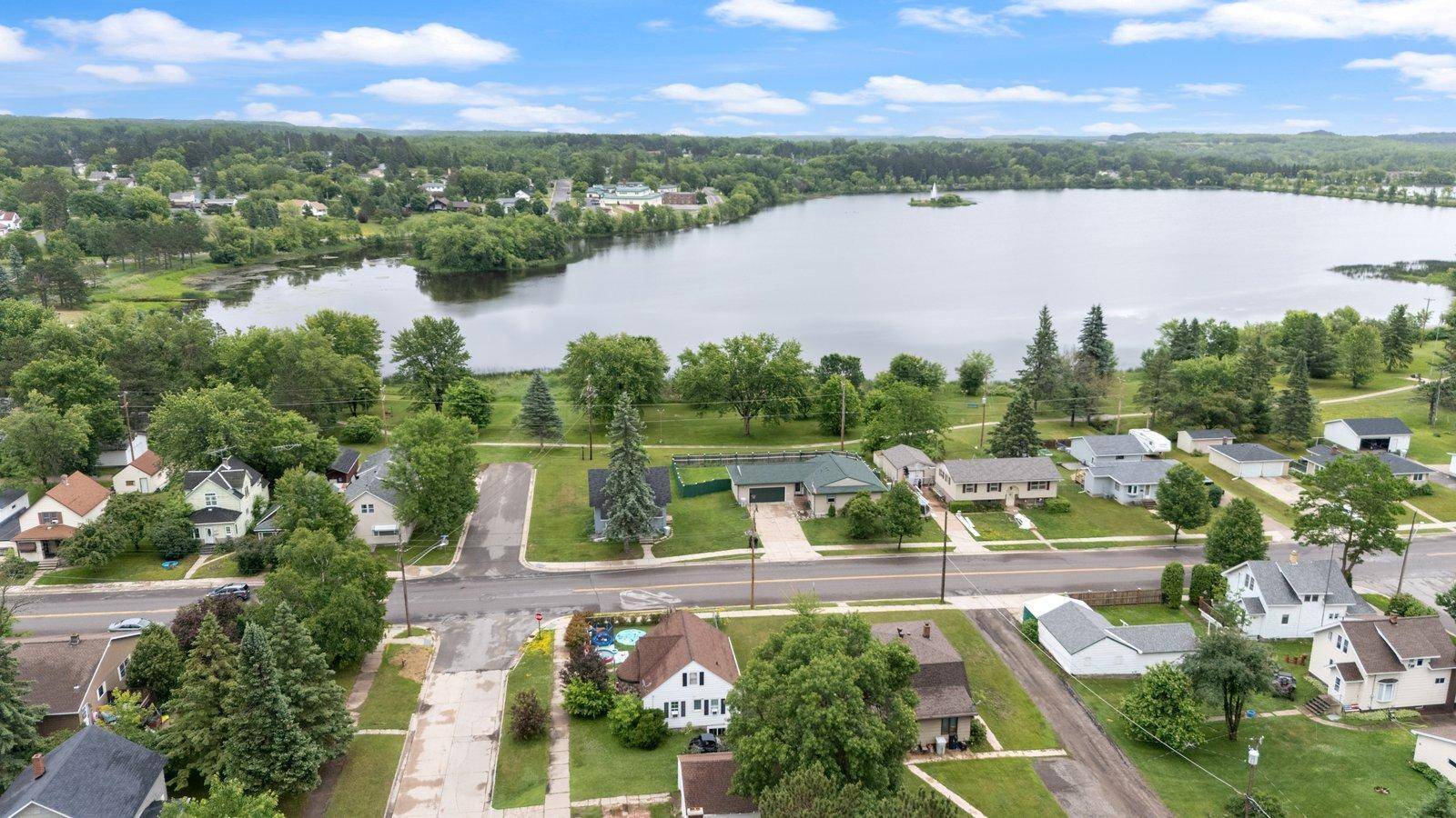 Chisholm, MN 55719,514 1st AVE NW