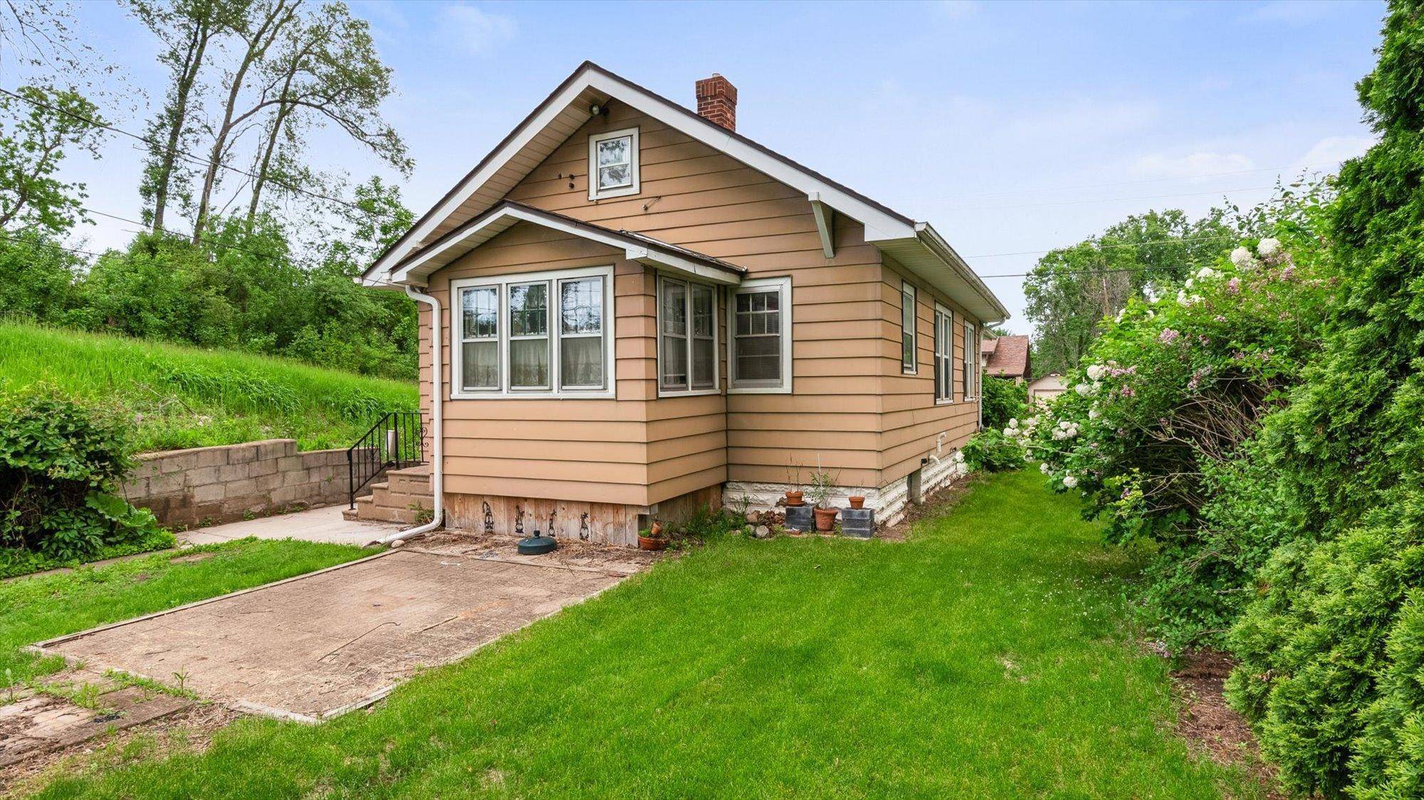 Saint Paul, MN 55106,1514 York AVE