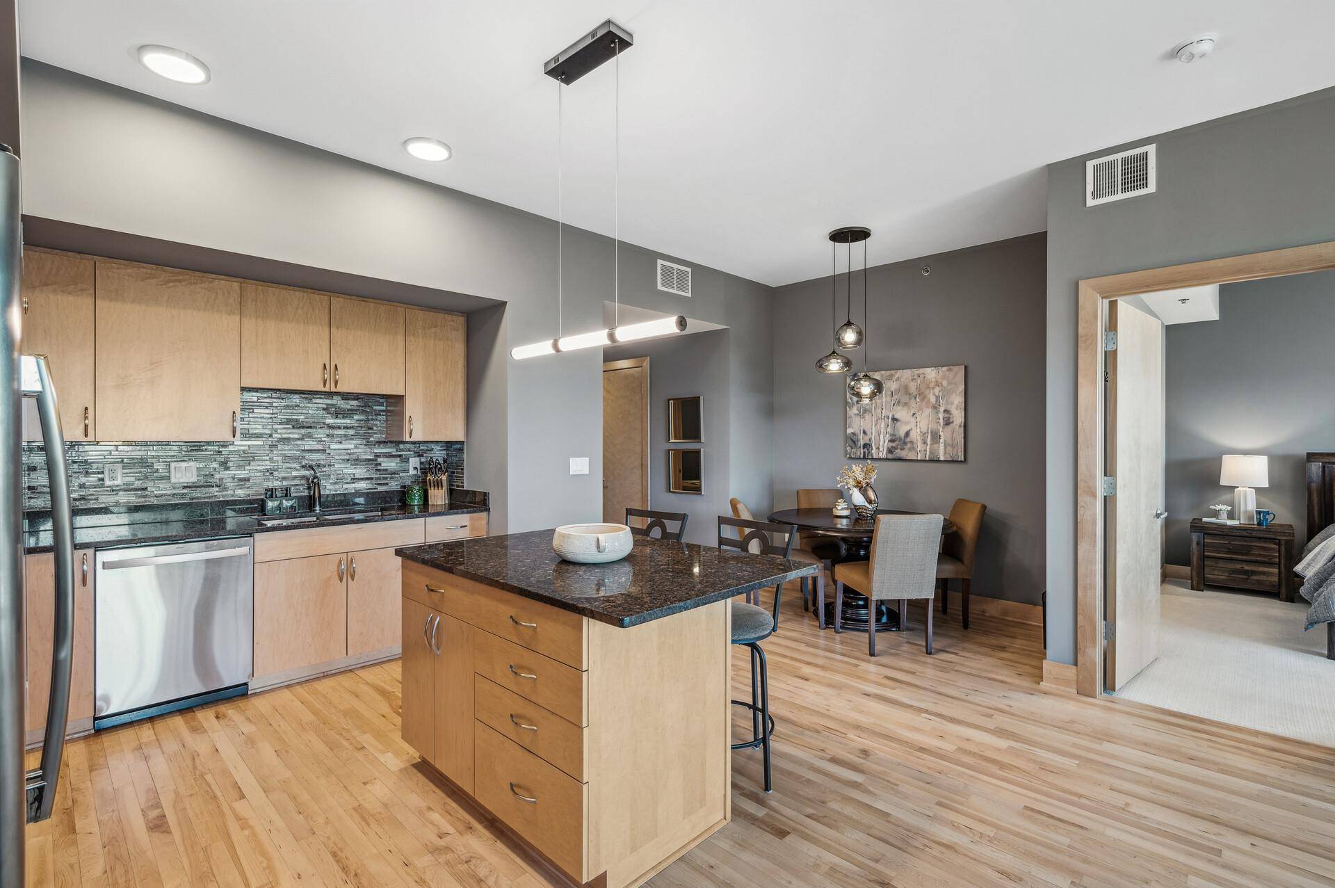 Minneapolis, MN 55415,740 Portland AVE S #806