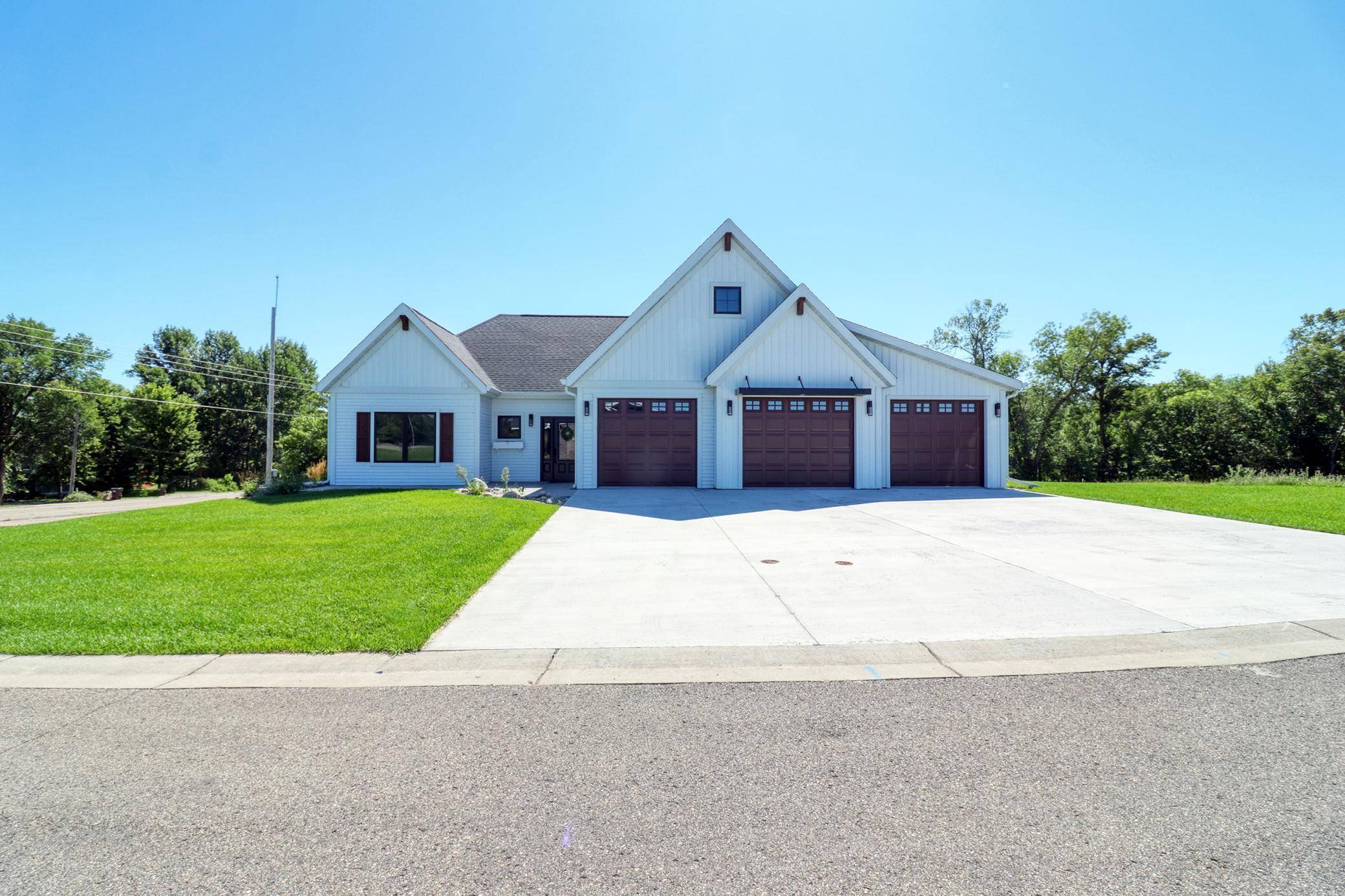 Detroit Lakes, MN 56501,102 Altavista DR