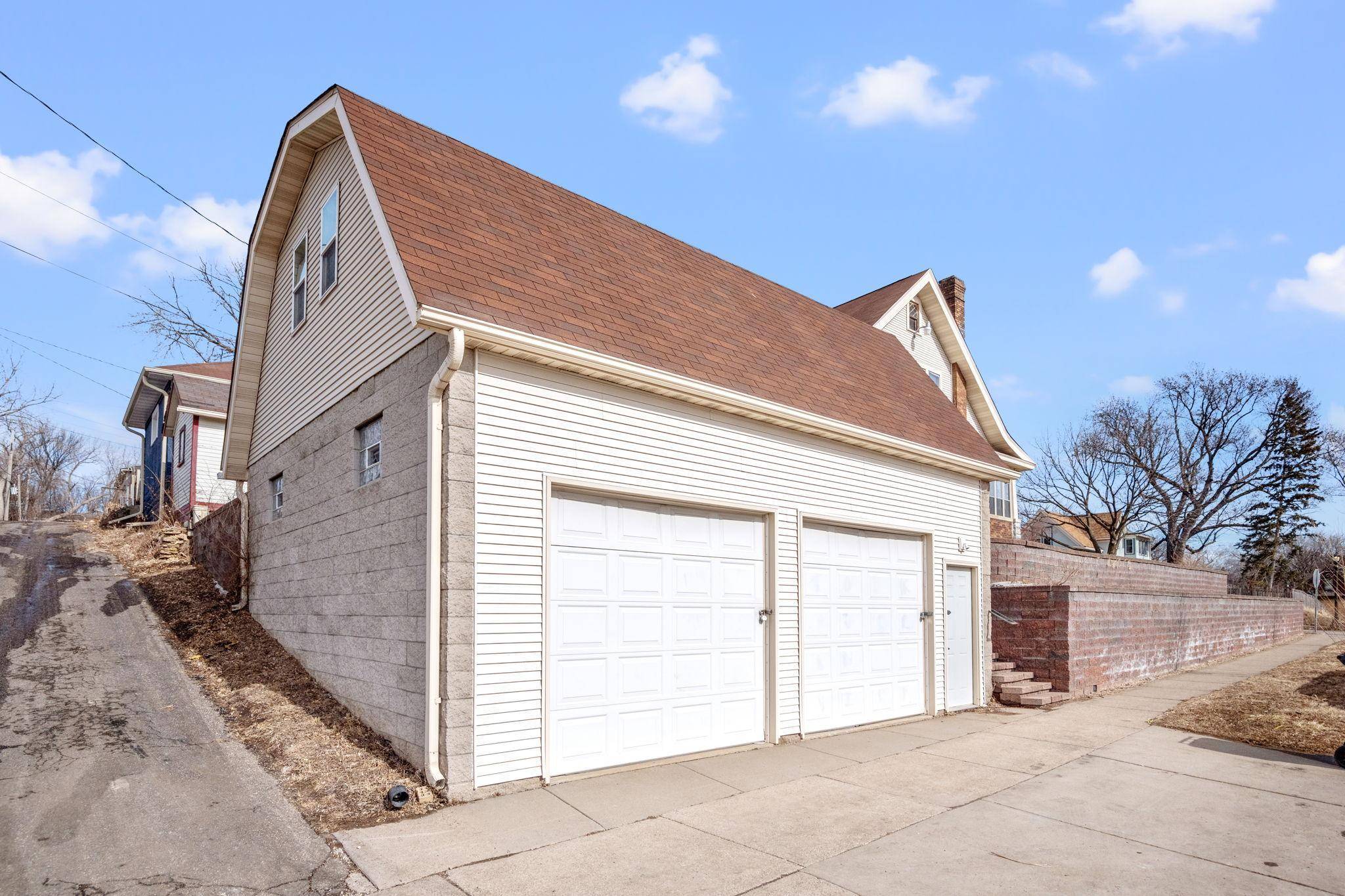 Saint Paul, MN 55130,1027 Desoto ST