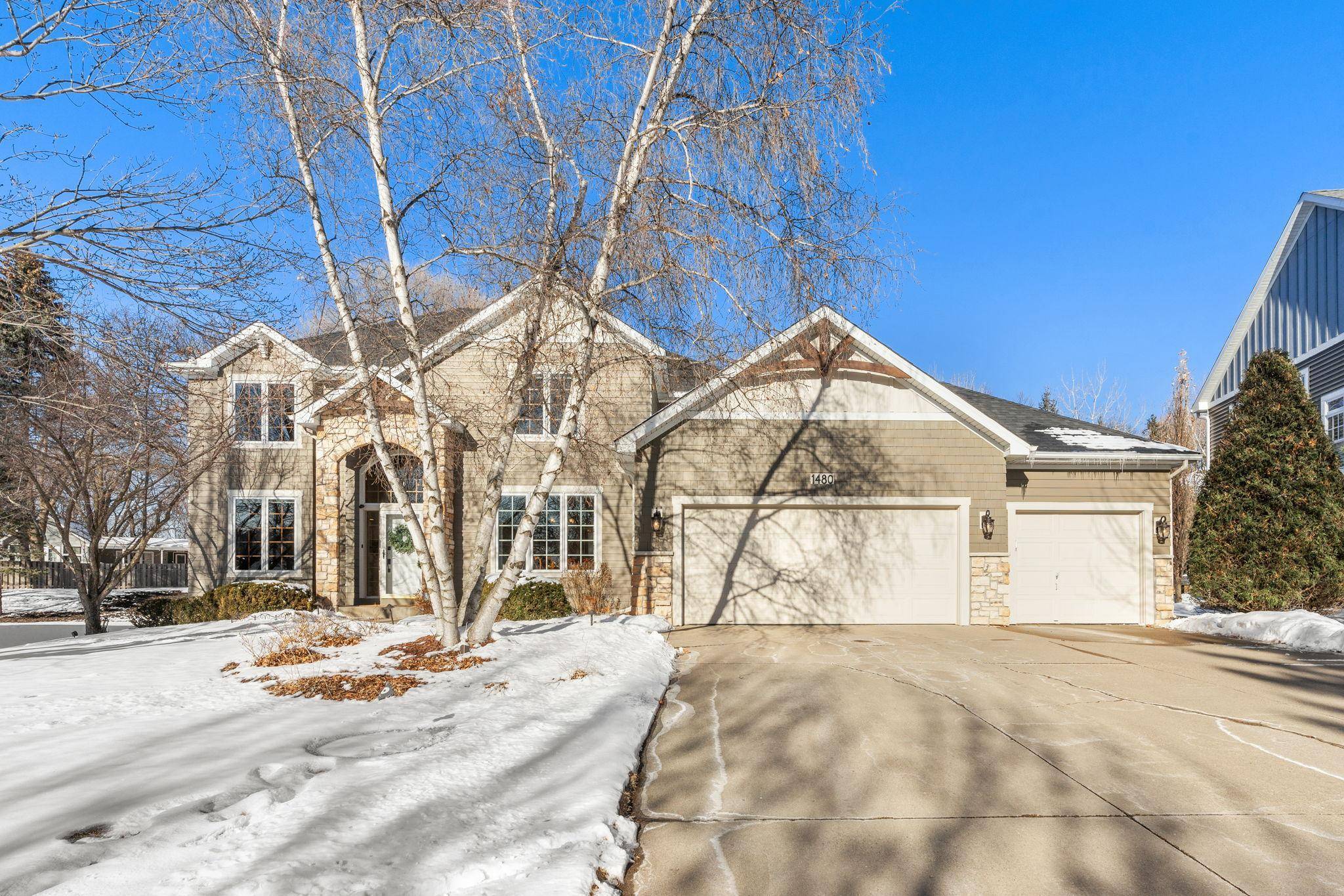 Chanhassen, MN 55331,1480 Knob Hill LN