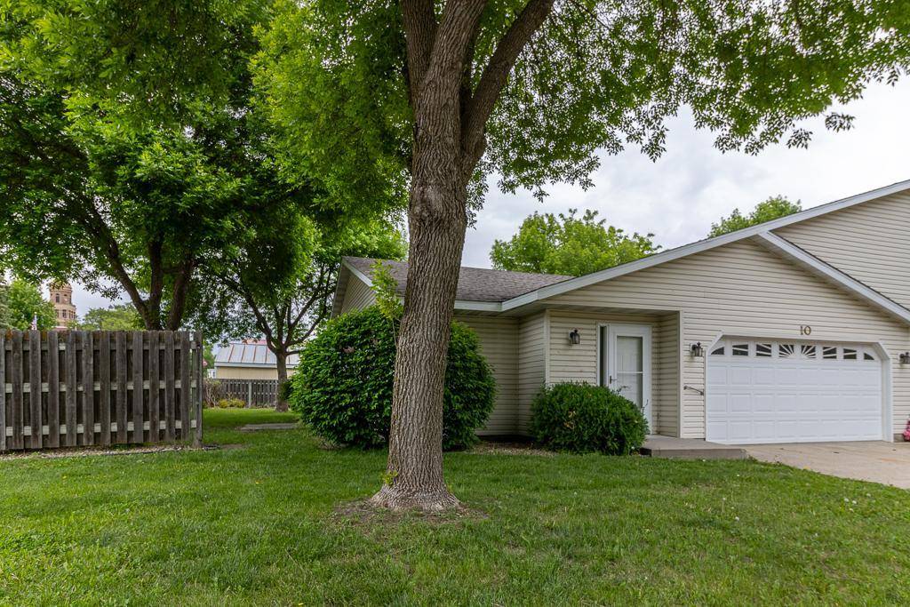 Le Center, MN 56057,10 E Ottawa ST