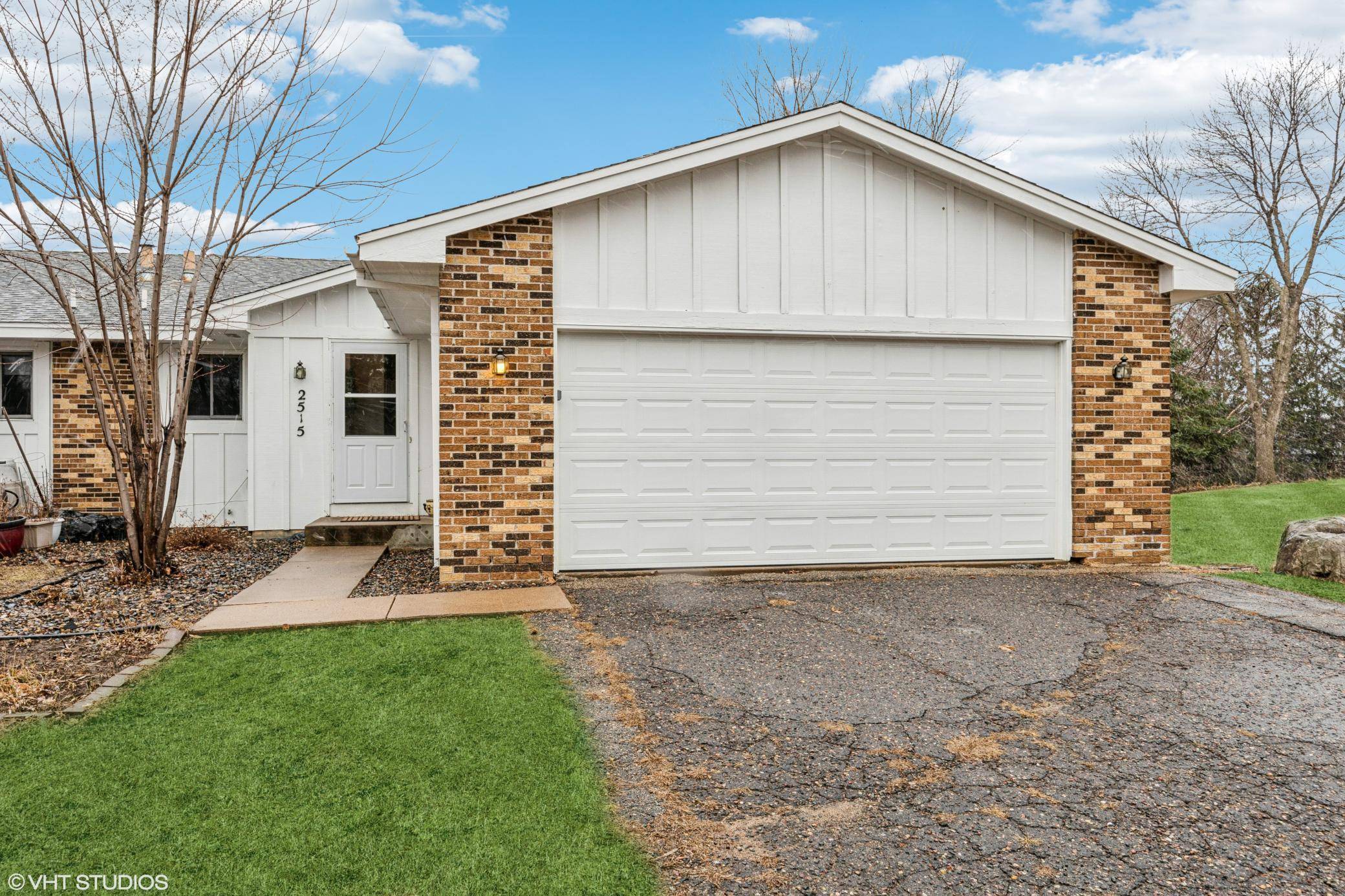 Minnetonka, MN 55305,2515 Birchview LN