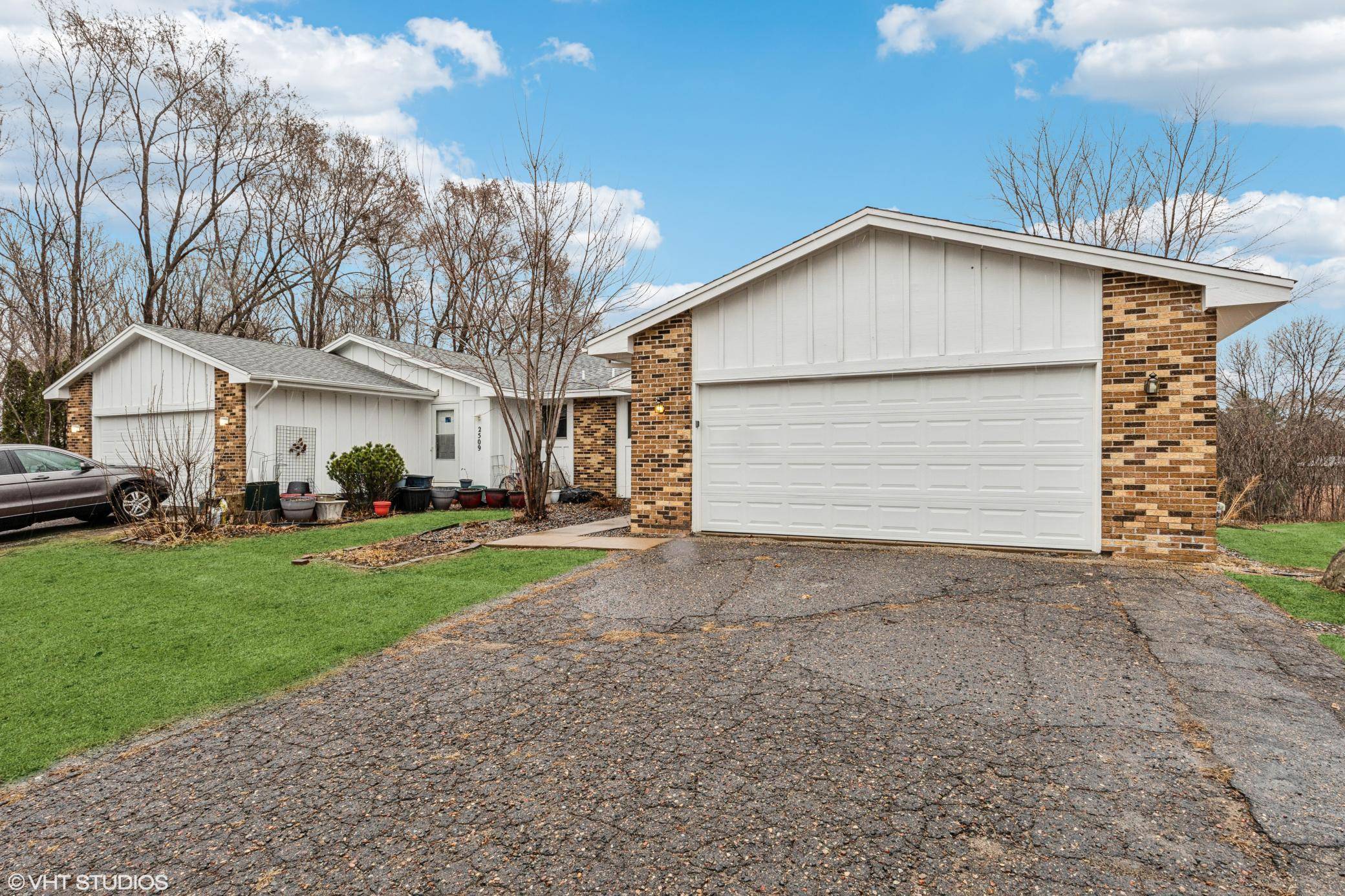 Minnetonka, MN 55305,2515 Birchview LN
