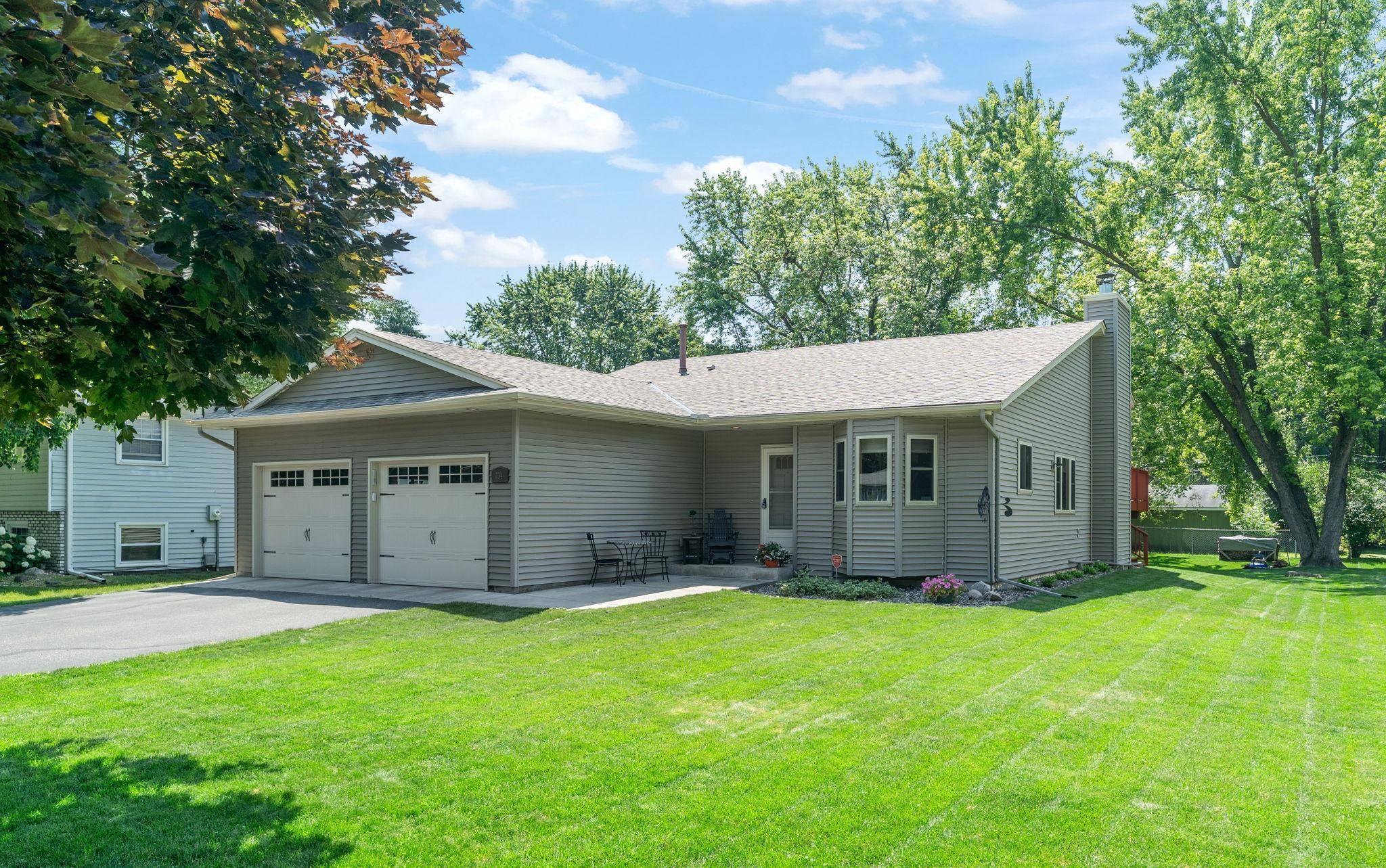 Vadnais Heights, MN 55127,734 Hiawatha AVE