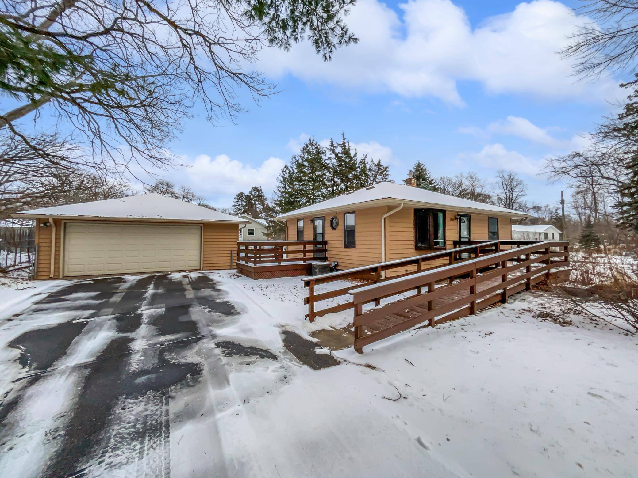 Mounds View, MN 55112,7493 Groveland RD