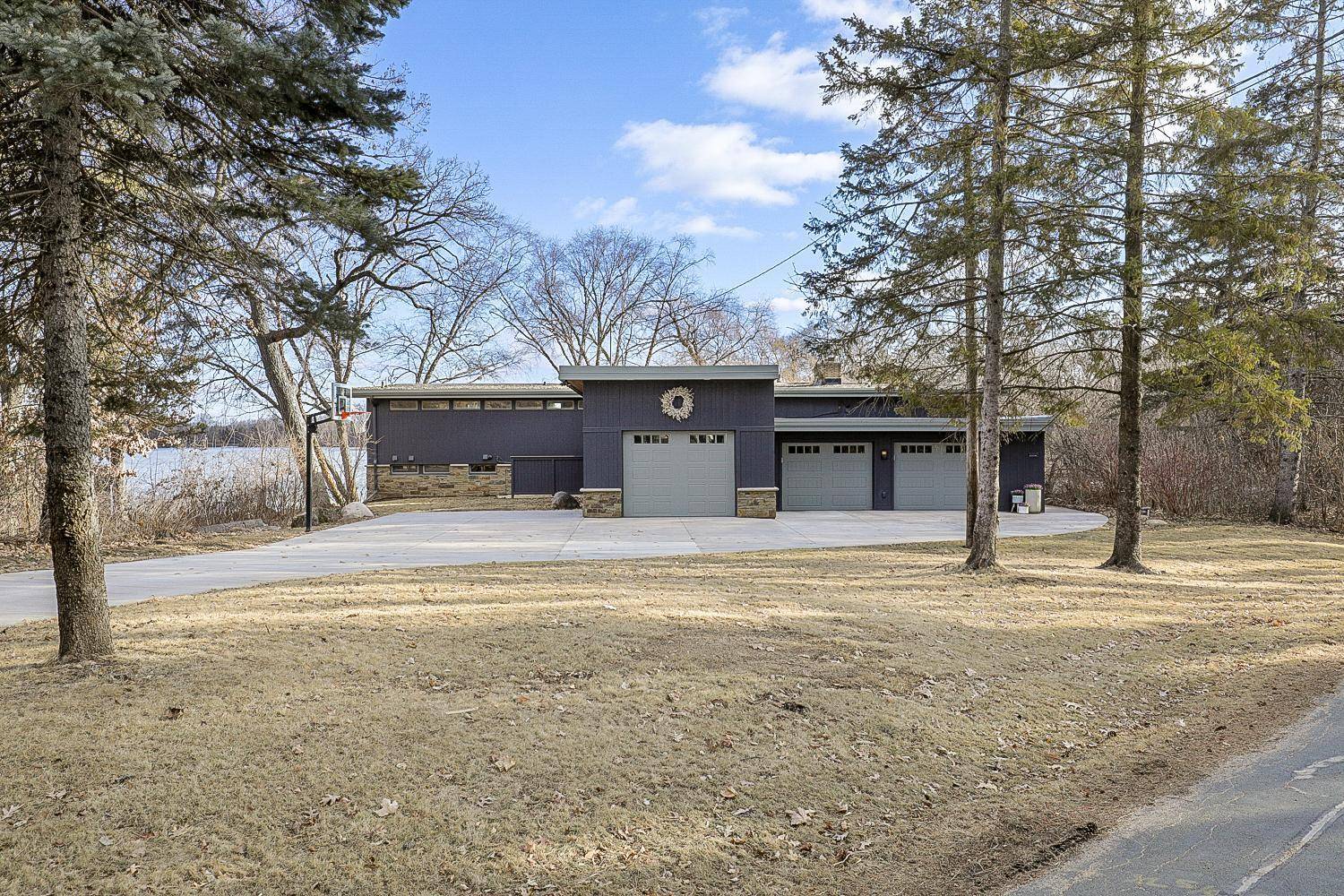 North Oaks, MN 55127,10 W Shore RD