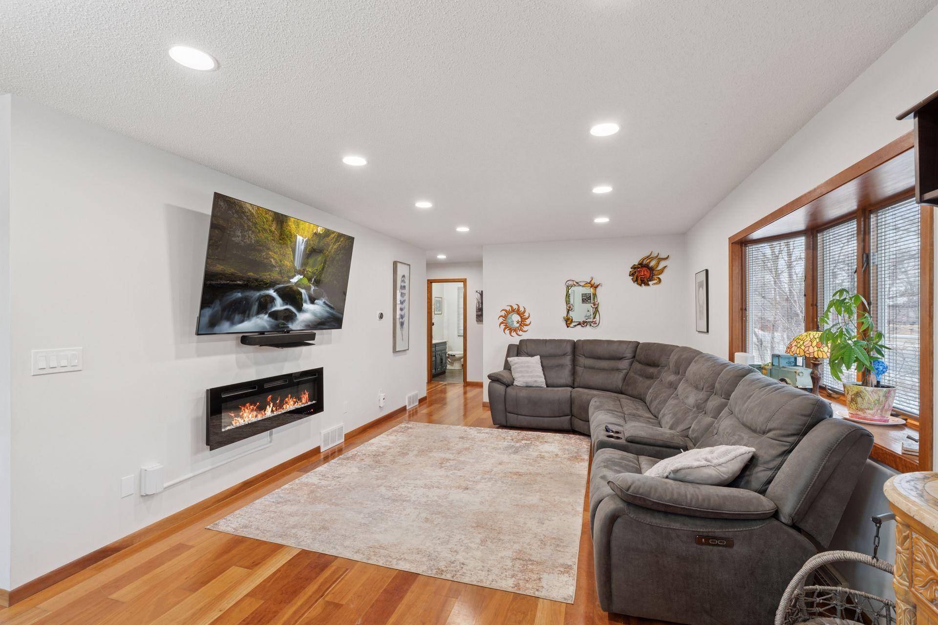 River Falls, WI 54022,1349 Short ST
