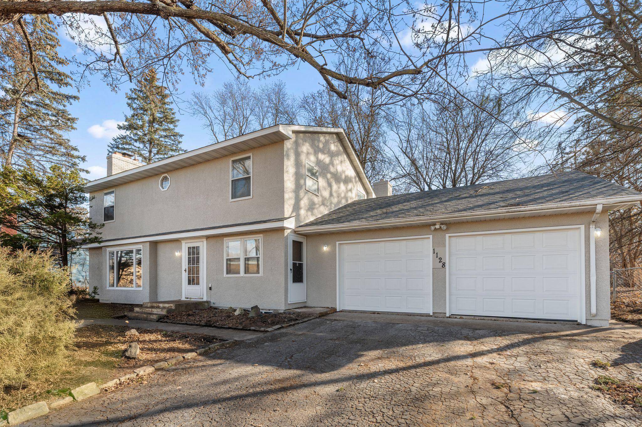 Maplewood, MN 55109,1128 County Road B E