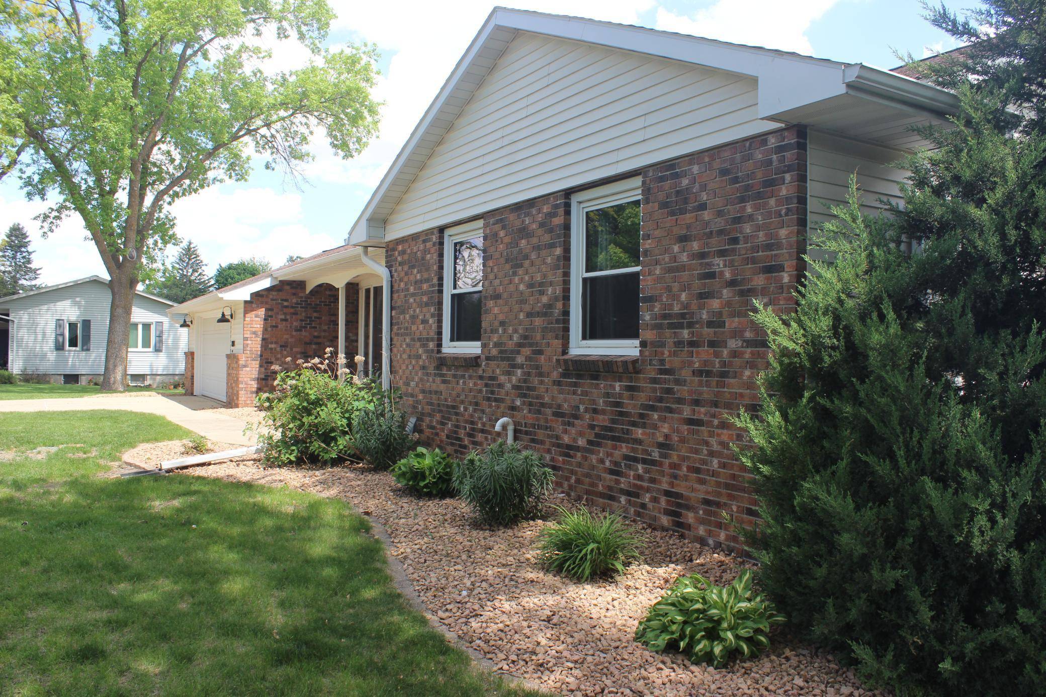 Blue Earth, MN 56013,1010 Highland DR